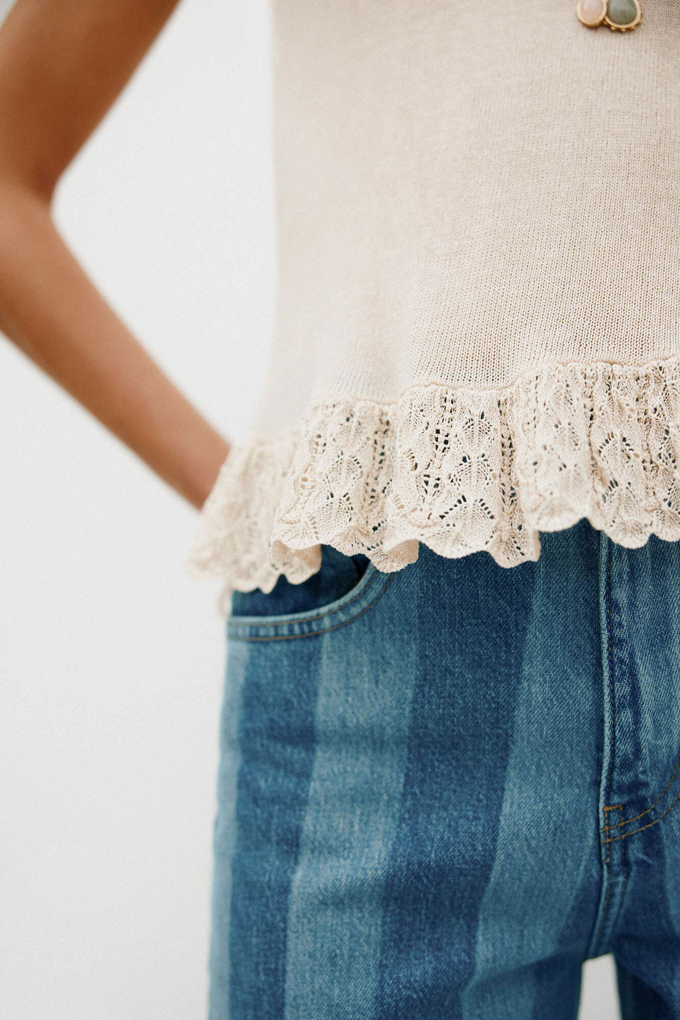 Hoss Intropia Nadia. Flounced top Ivory