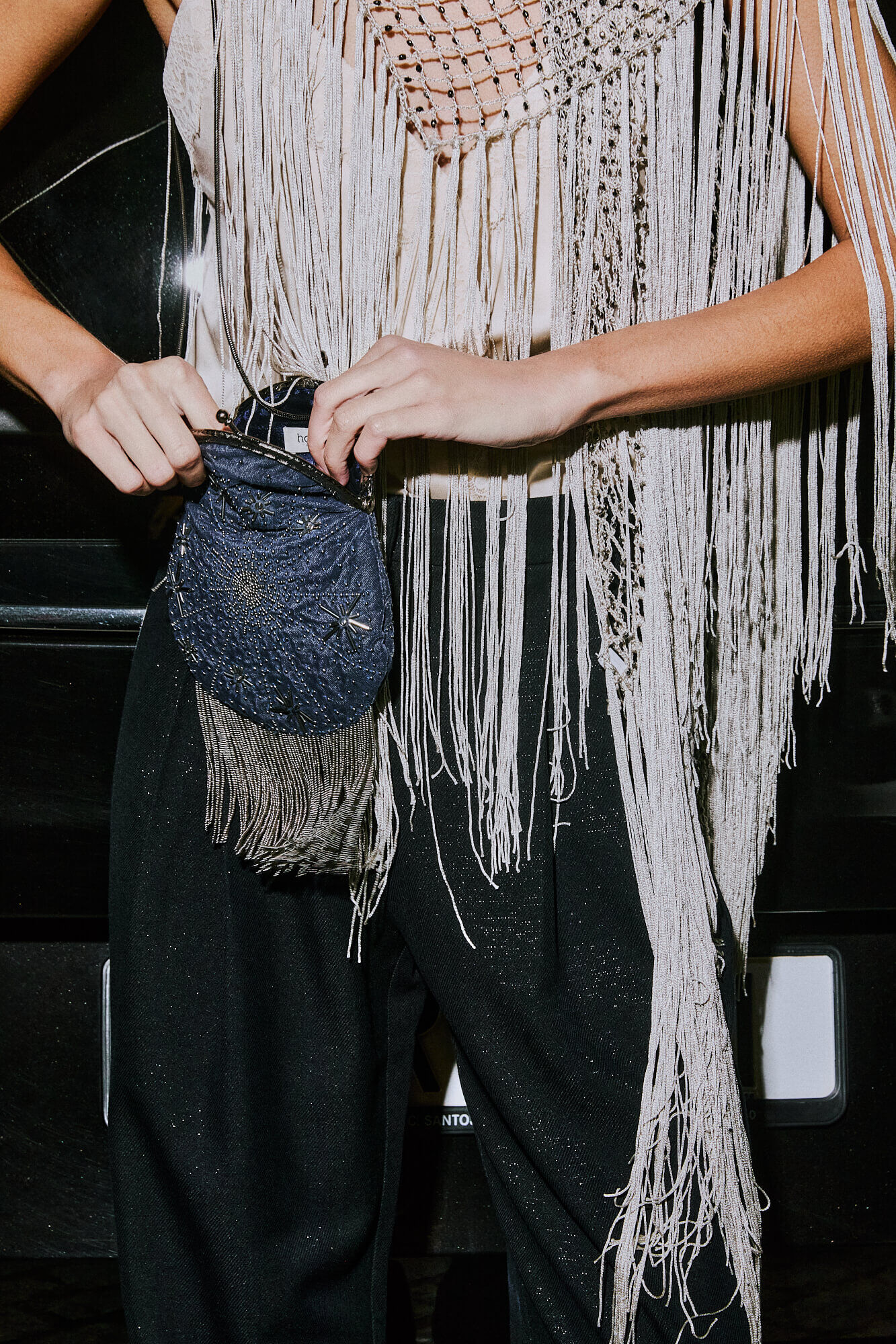 Hoss Intropia Norma. Bolso terciopelo abalorios