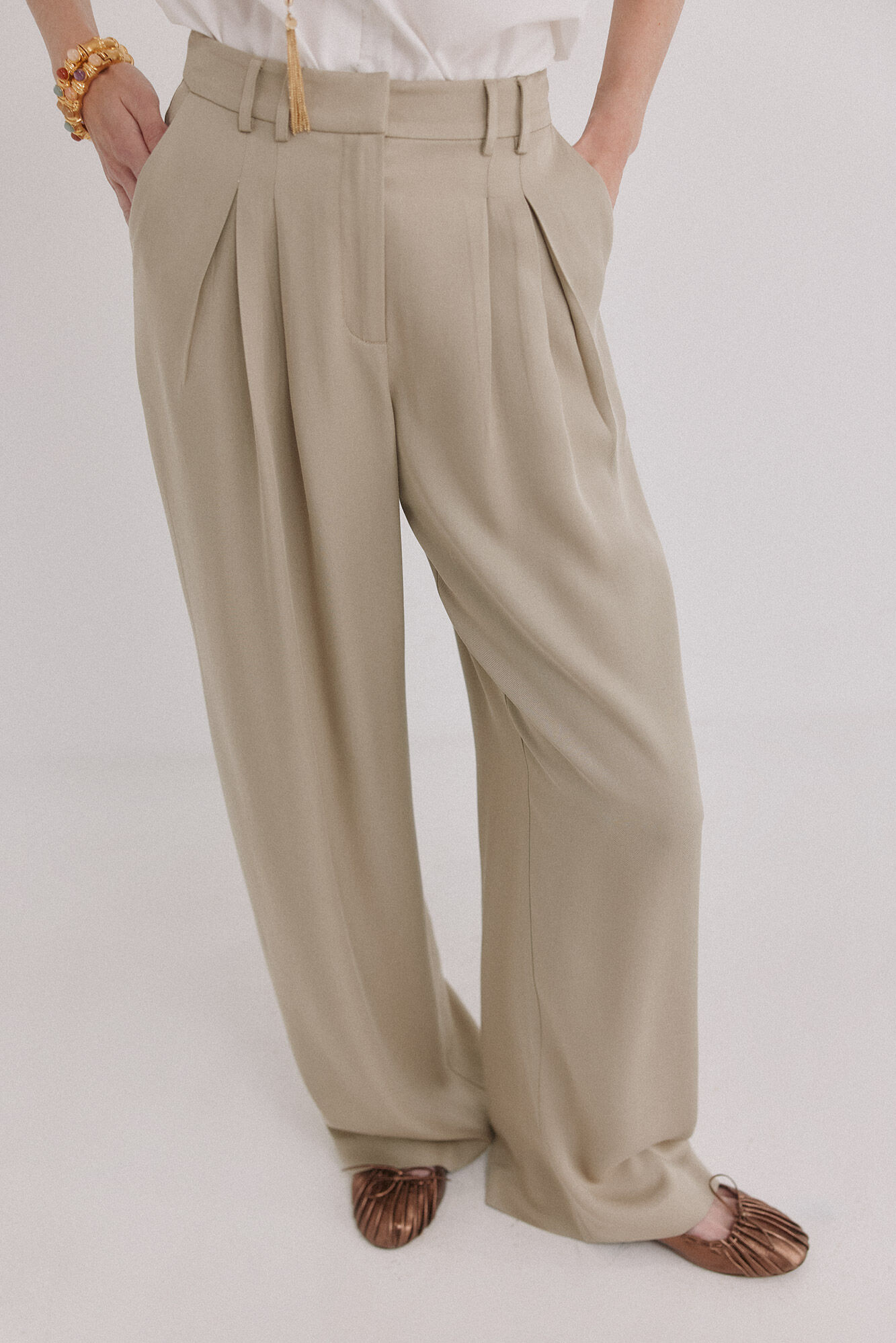 Hoss Intropia Paloma. Cal&ccedil;a com pregas duplas