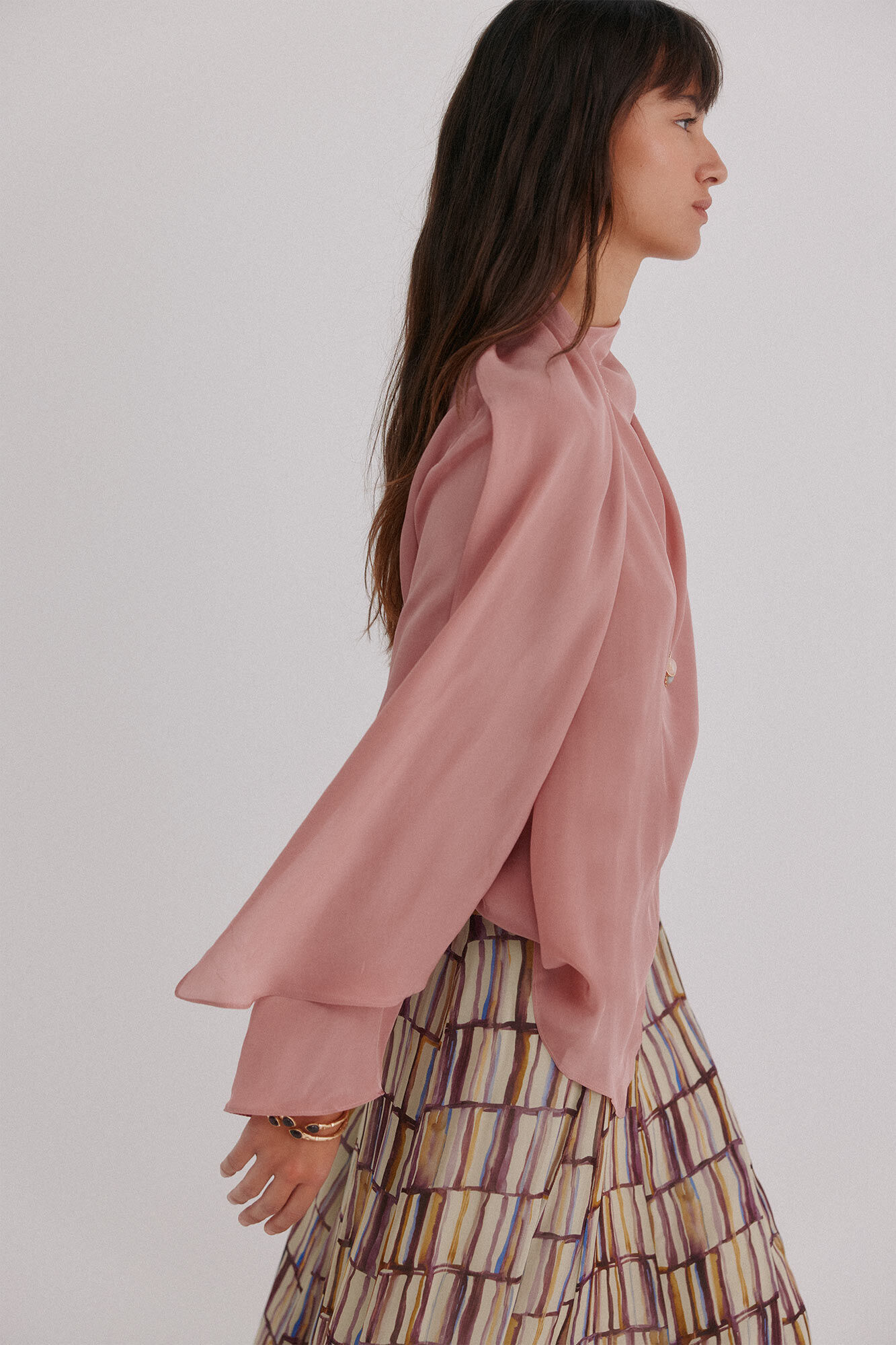 Hoss Intropia Guiada. Blusa con cruce asim&eacute;trico