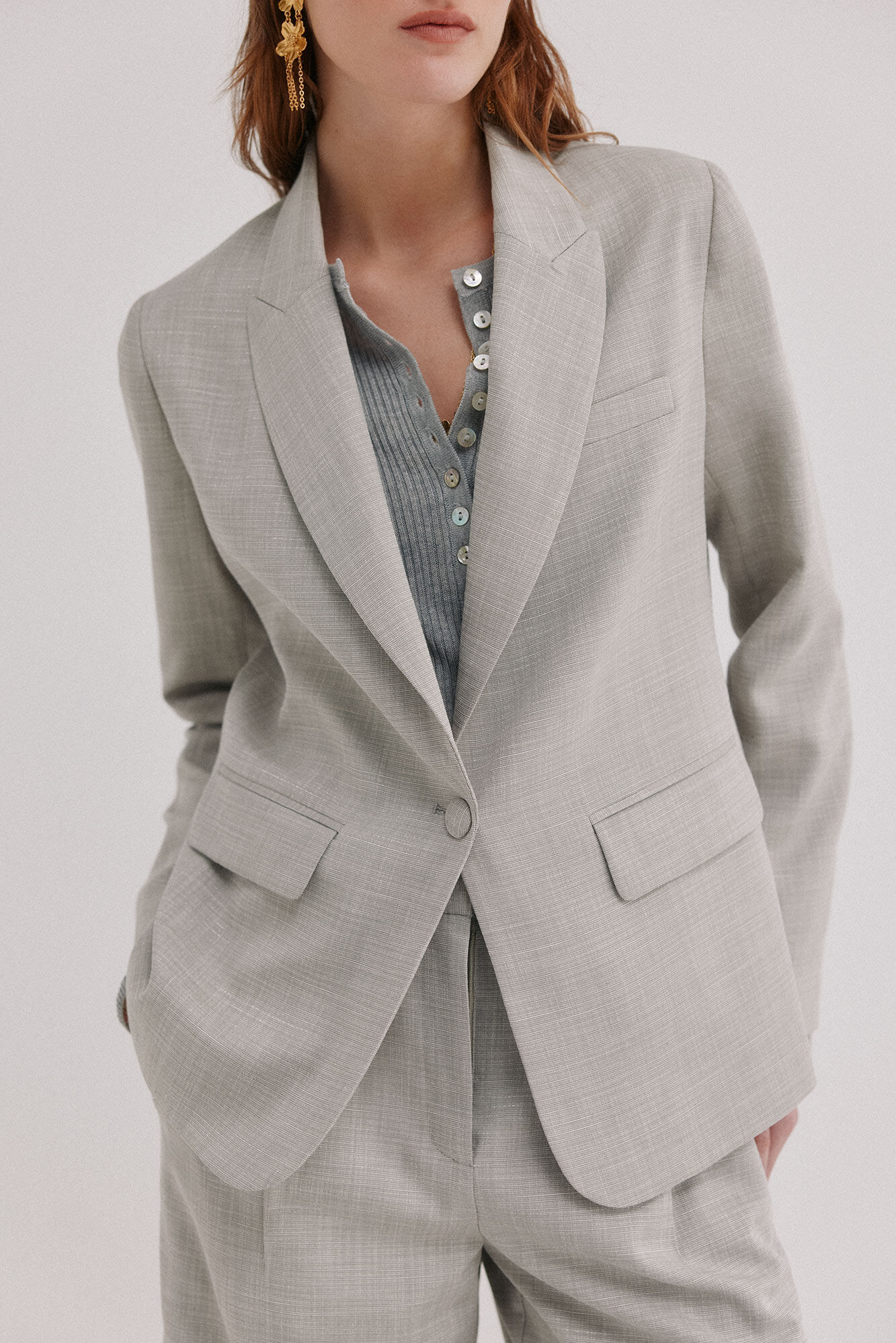 Hoss Intropia Eug&egrave;ne. Blazer cierre cruzado Gris