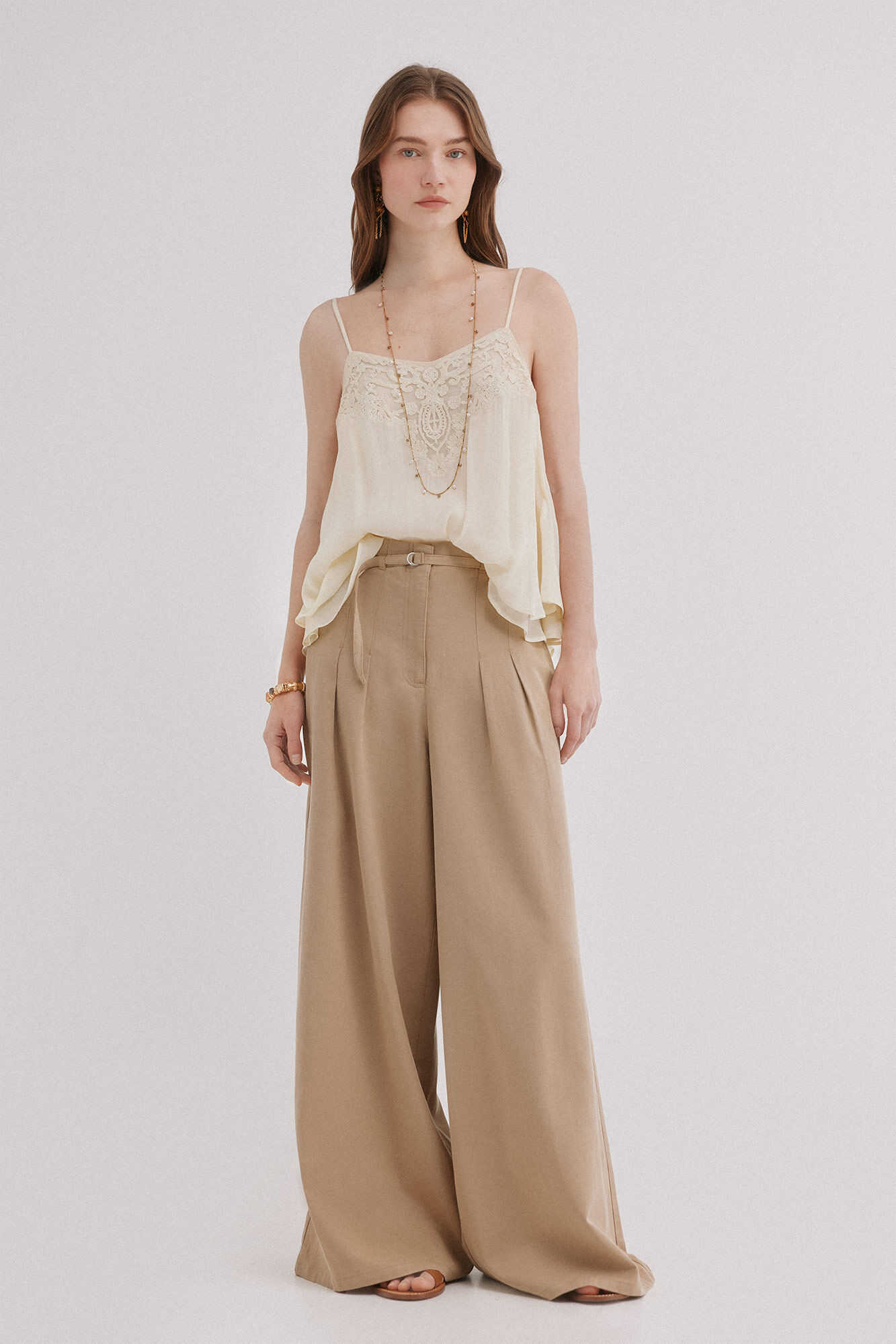 Hoss Intropia Poppy. Cal&ccedil;a fluida com pin&ccedil;as