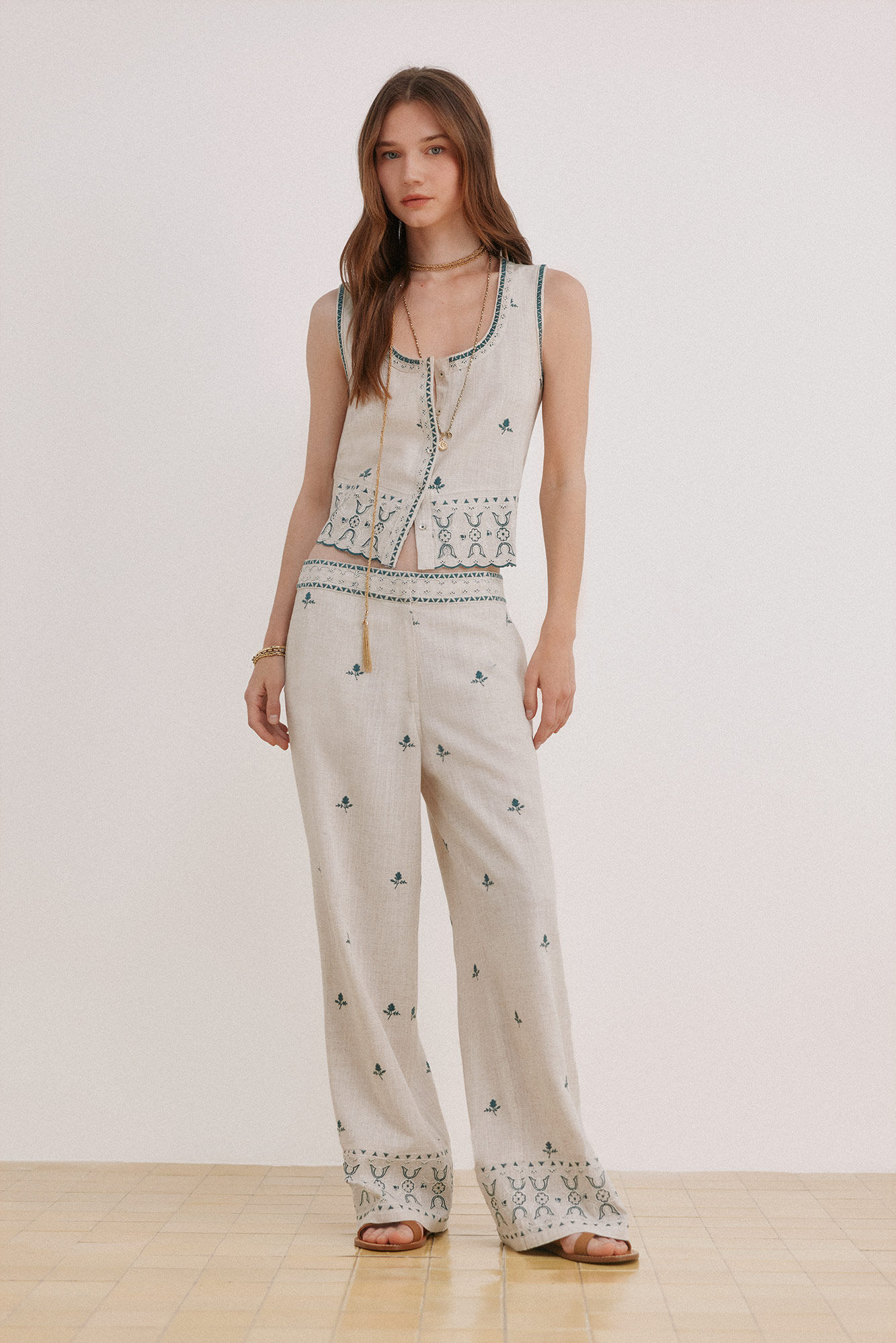 Hoss Intropia Embroidered trousers Ivory