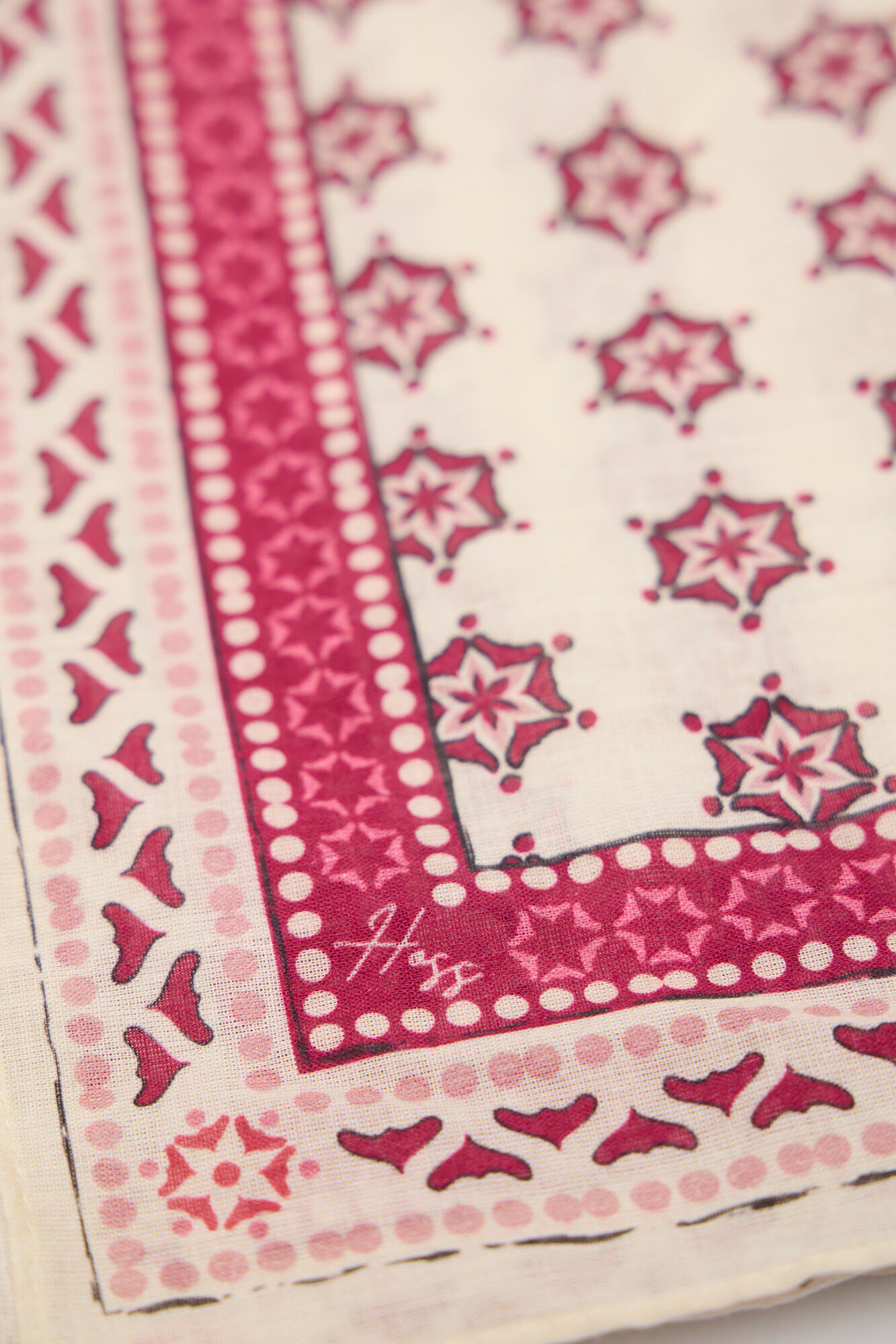 Hoss Intropia Miranda. Fular bandana estampada rojo