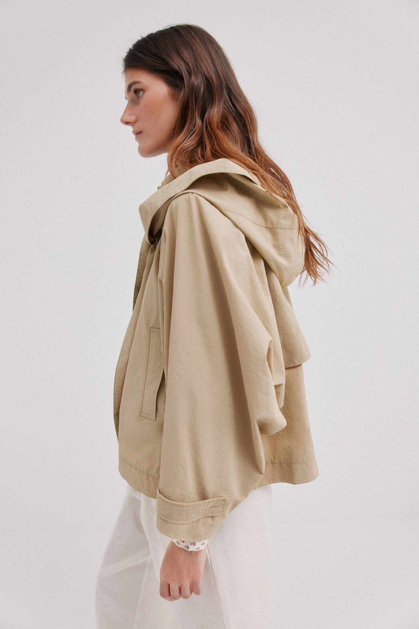 Hoss Intropia Daniela. Gabardina corta