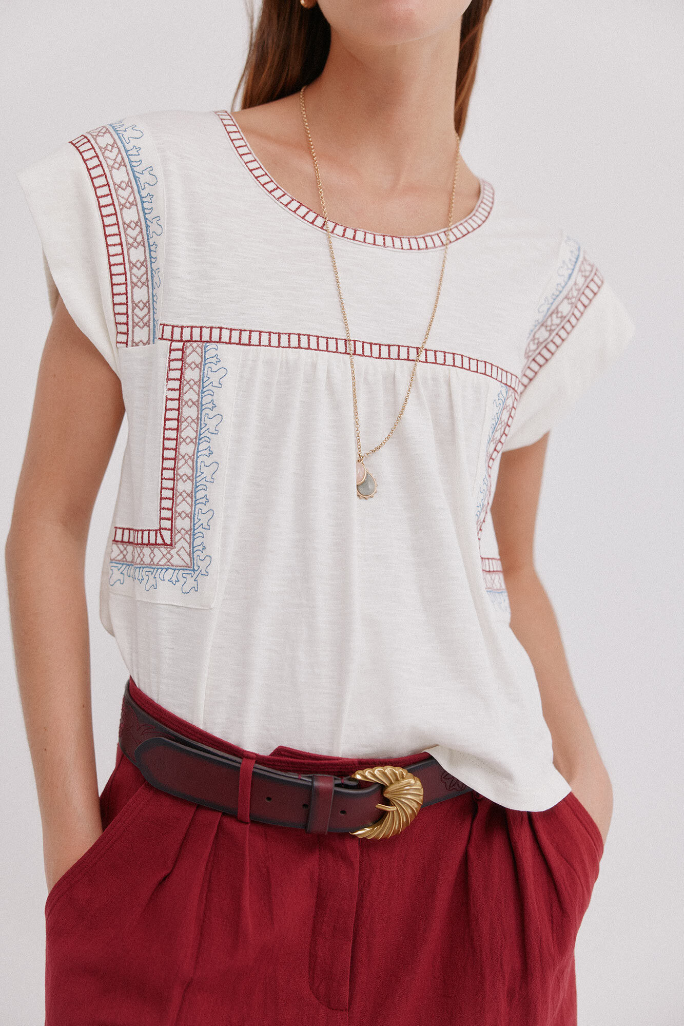 Hoss Intropia Malena. Embroidered t-shirt Beige