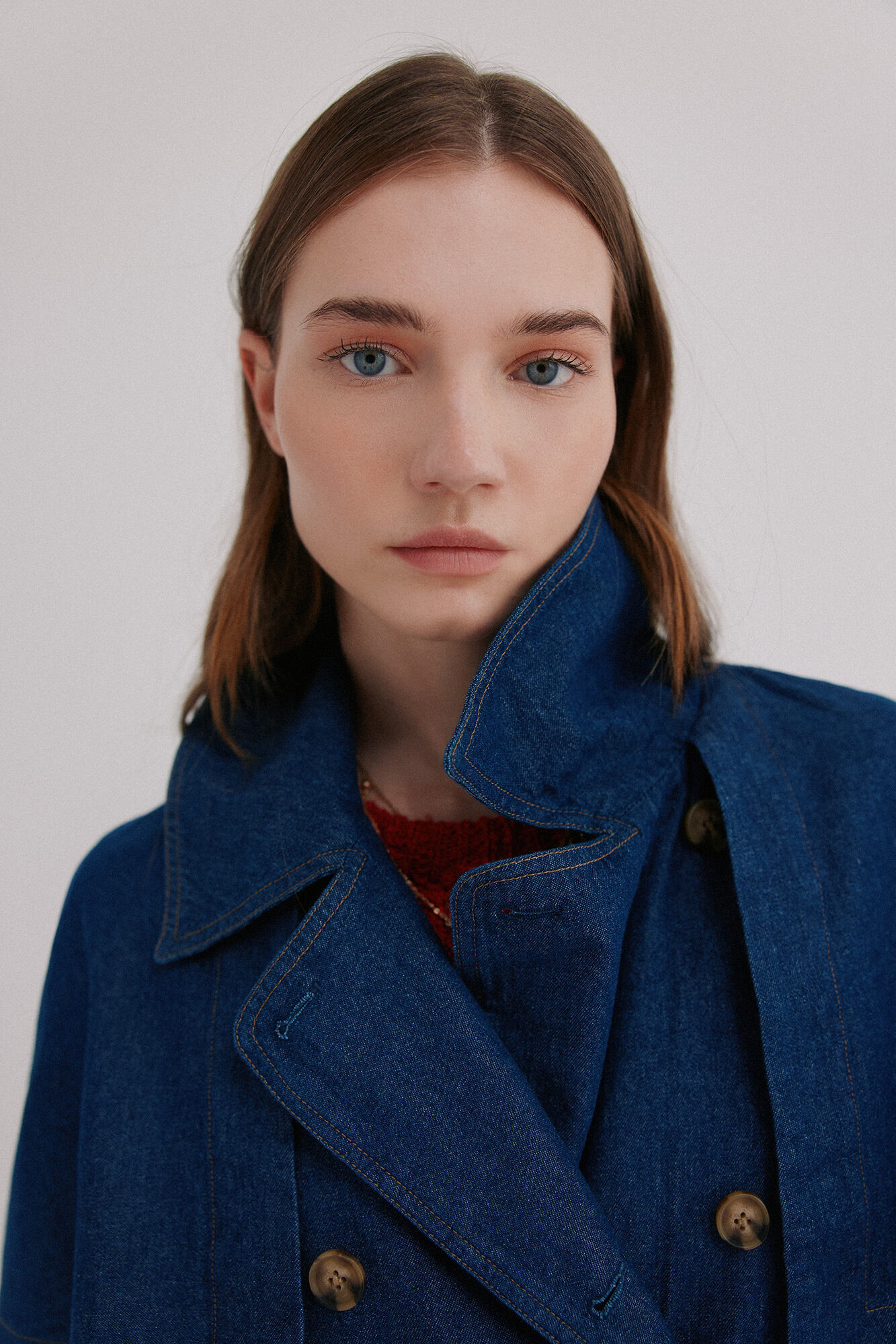 Hoss Intropia Darelle. Gabardina denim Azul marino