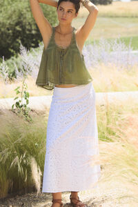 Hoss Intropia Regina. Falda perforada