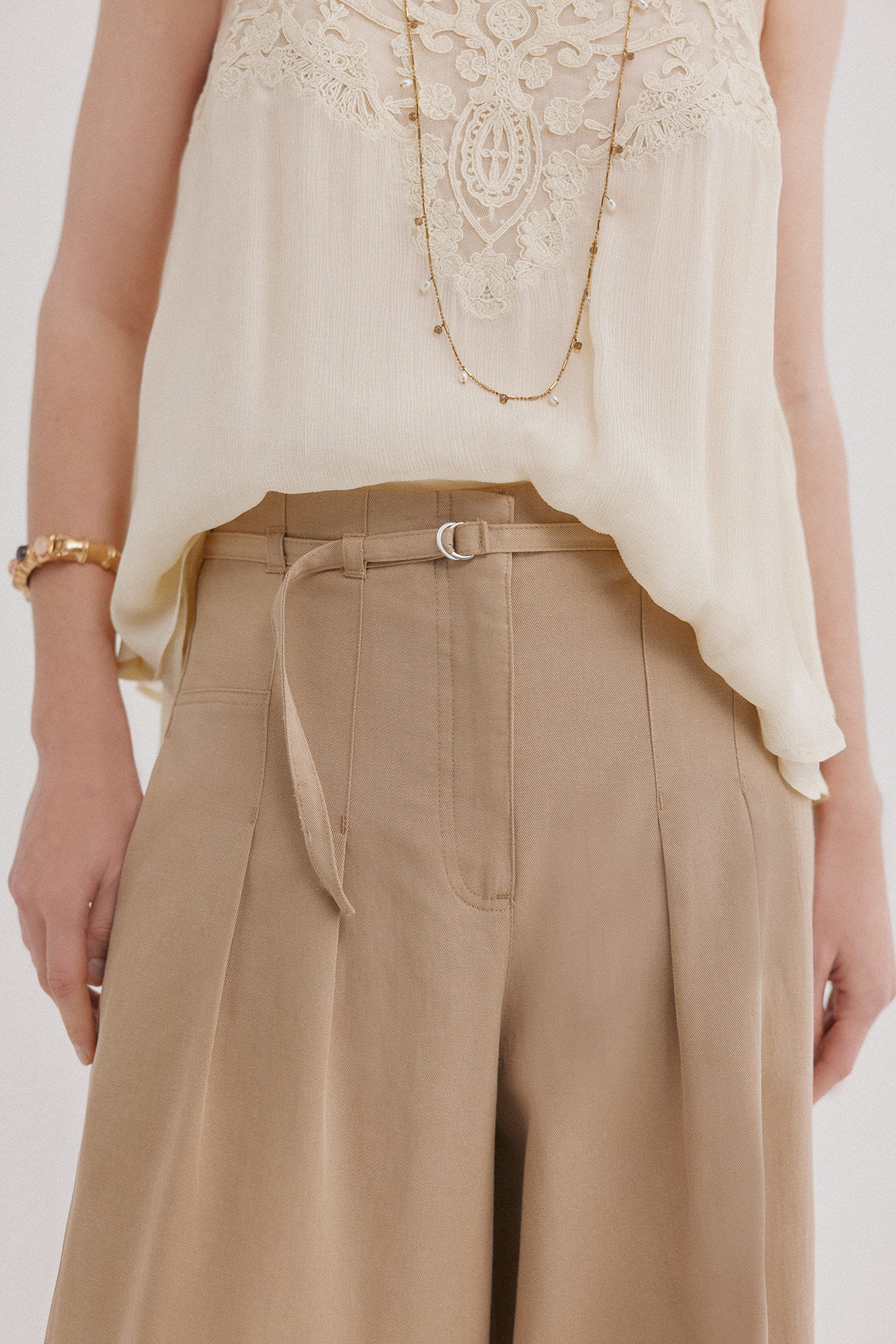 Hoss Intropia Poppy. Fluid pleated trousers Ivory