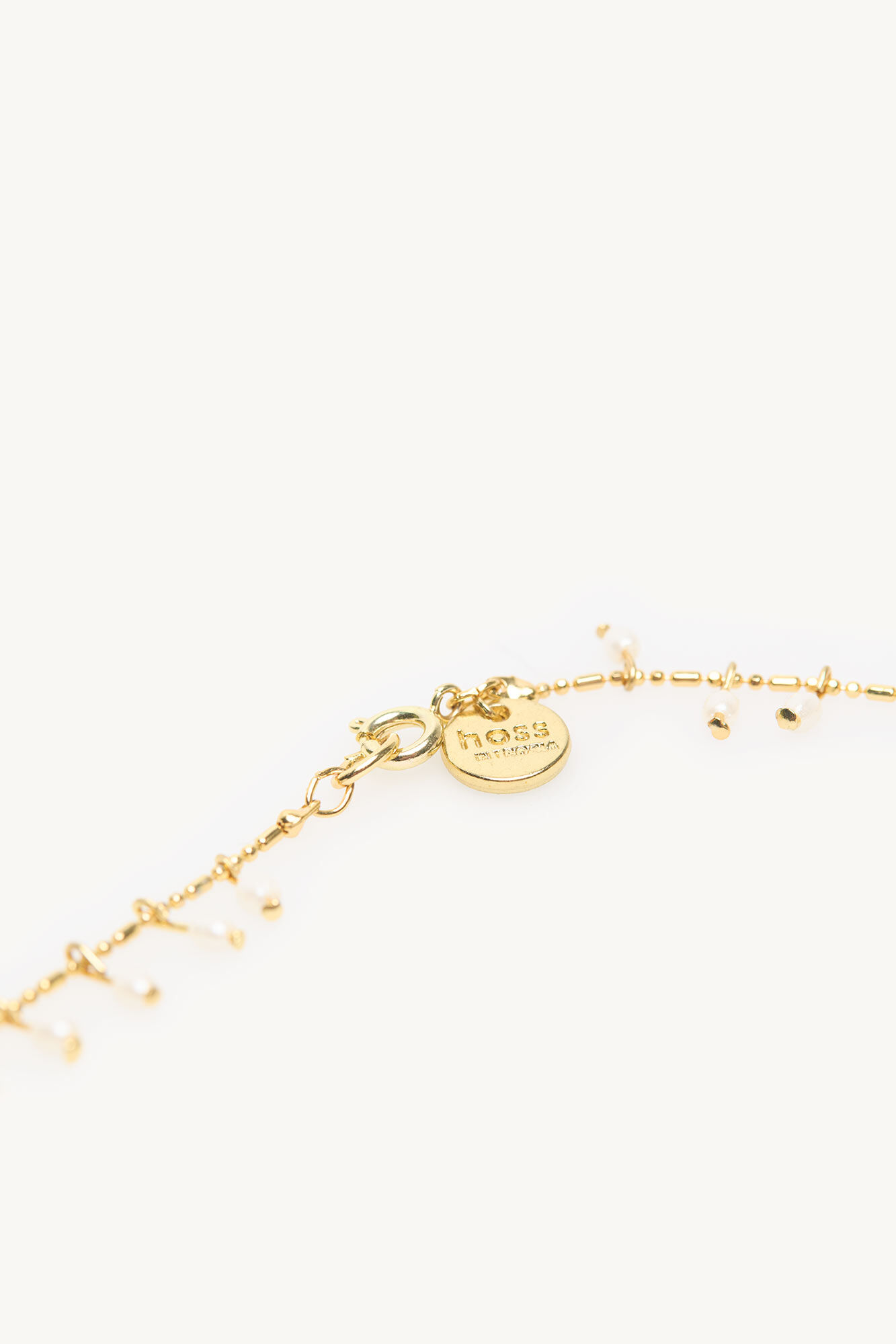 Grupo Tendam Hoss Intropia Puntos De Venta Collar Perlitas