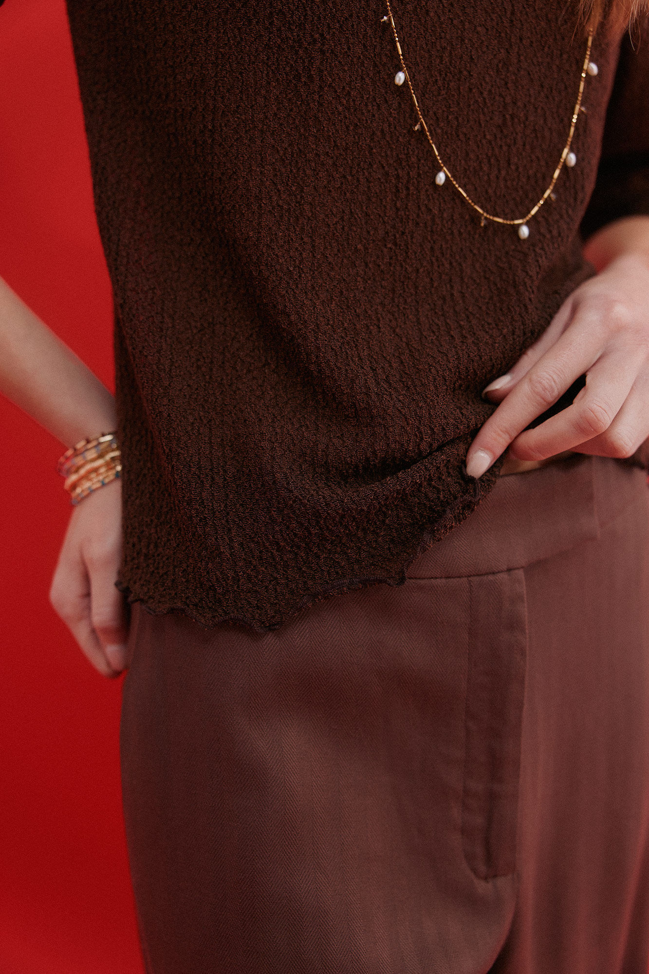 Hoss Intropia Maite. Camiseta con textura Marron oscuro