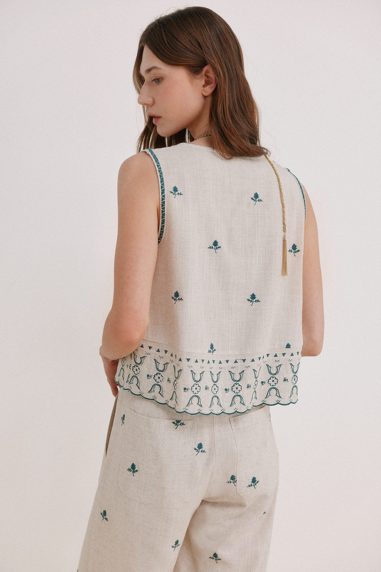 Hoss Intropia Carmela. Embroidered top Ivory