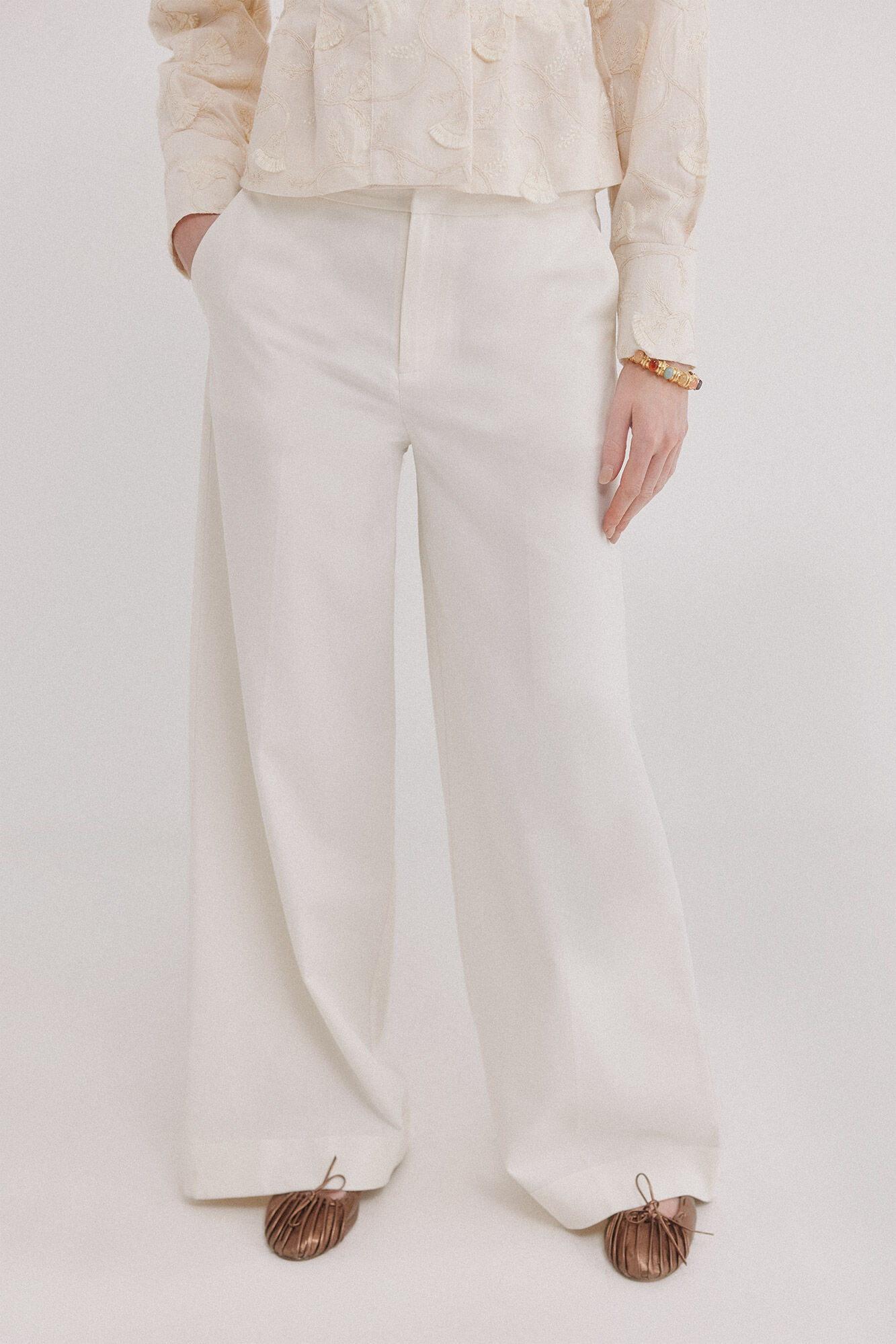 Hoss Intropia Patricia. Pantal&oacute;n de corte ancho Marfil