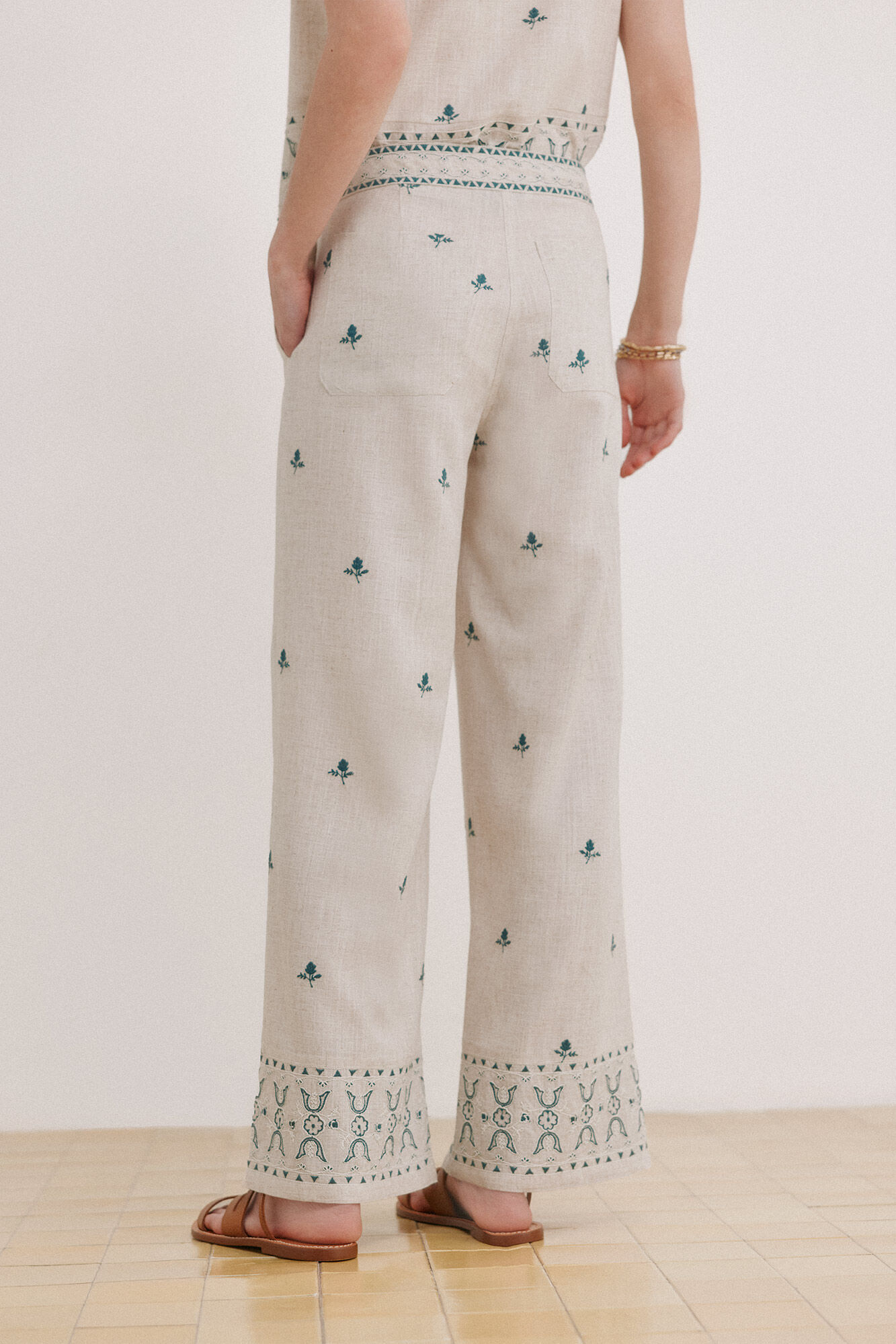 Hoss Intropia Embroidered trousers Ivory