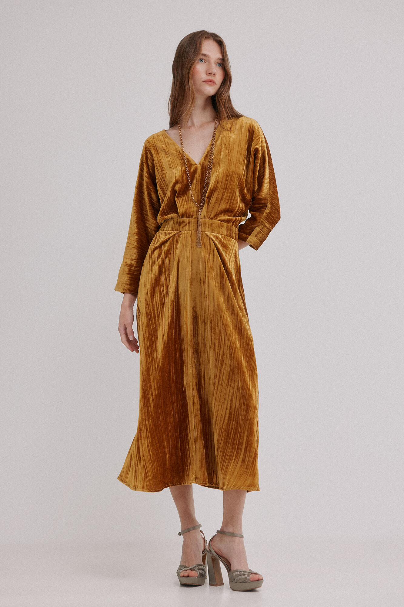 Hoss Intropia Alma. Vestido de veludo