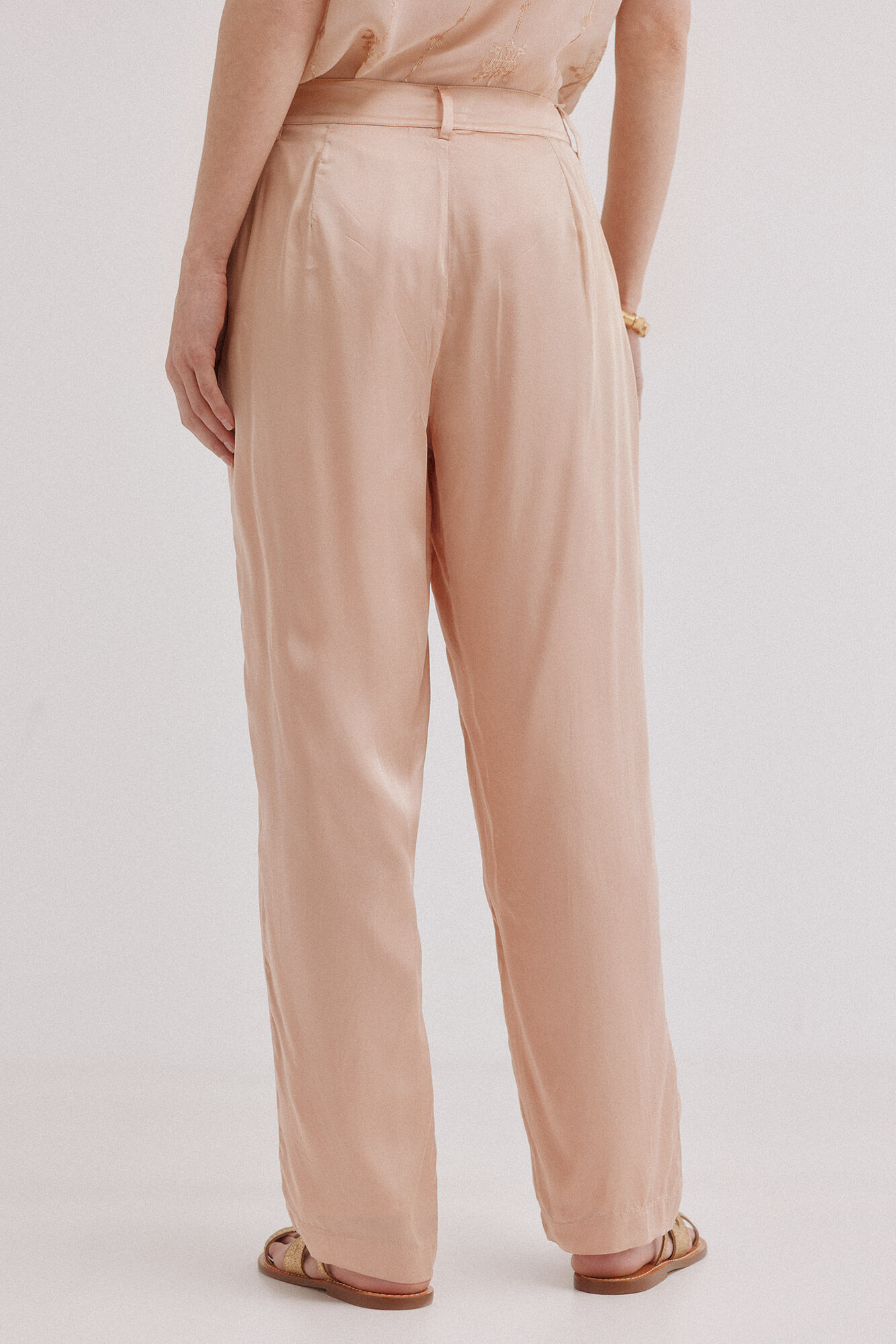 Hoss Intropia Pearl. Pantal&oacute;n flu&iacute;do satinado Rosa