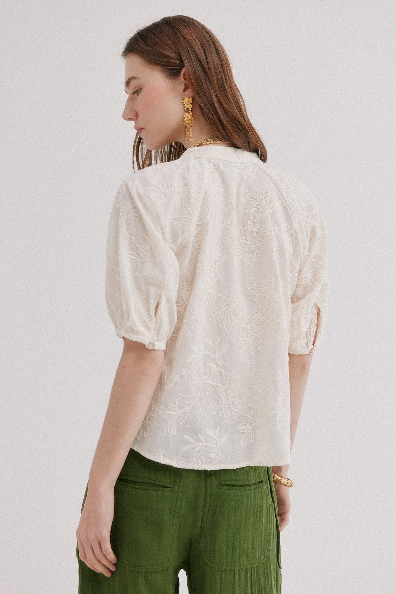 Hoss Intropia Celia. Blusa bordado floral Marfil
