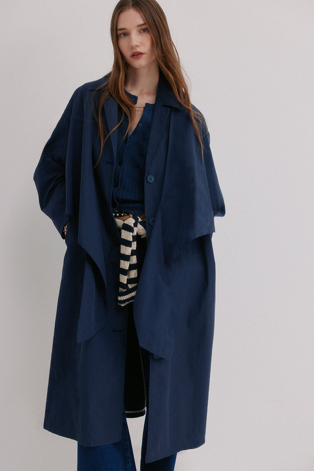 Hoss Intropia Darelle. Gabardina com la&ccedil;ada