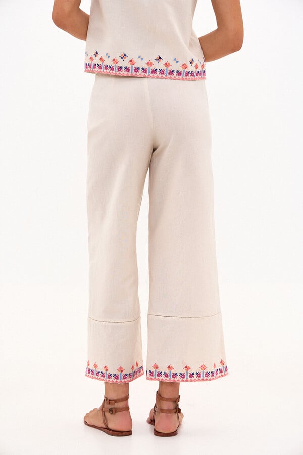 Hoss Intropia Petria. Trousers with linen and embroidery Ivory