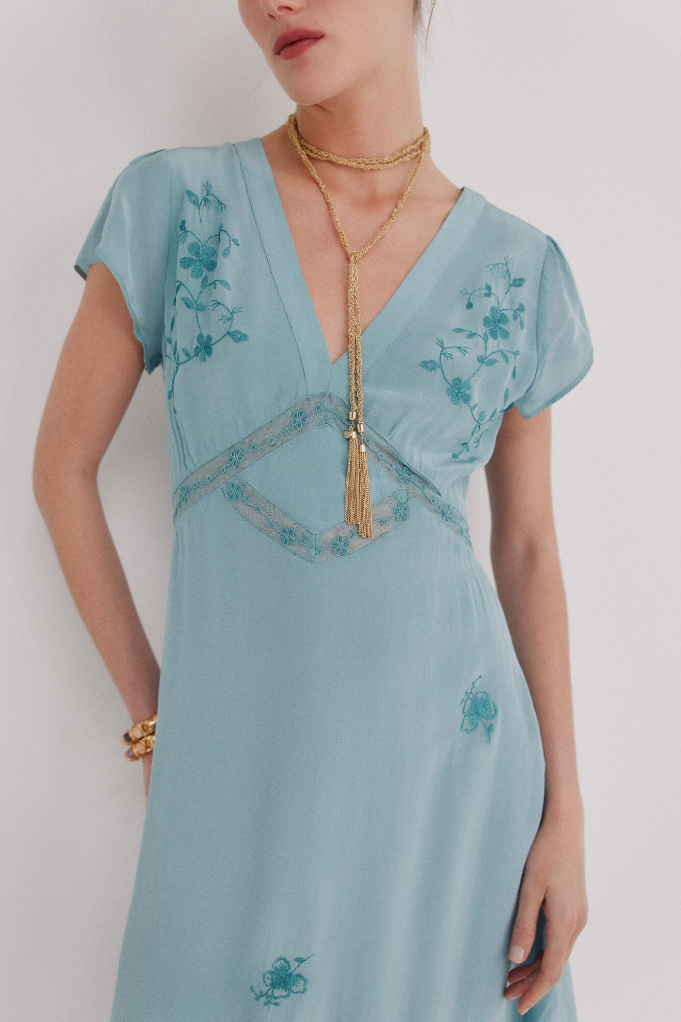 Hoss Intropia Ainhoa. Vestido bordados Turquesa