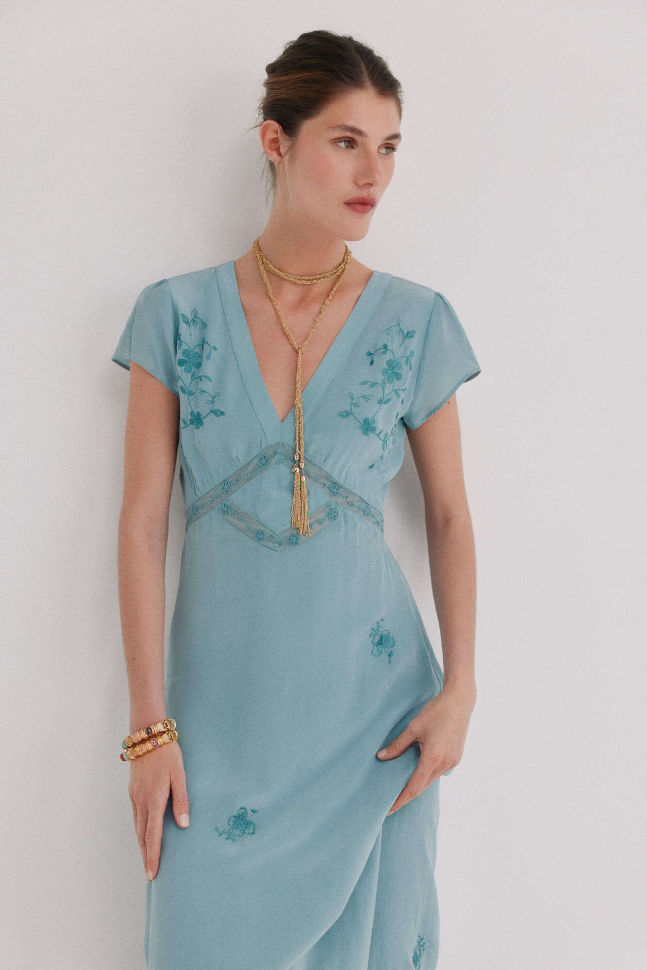 Hoss Intropia Ainhoa. Vestido bordados Turquesa