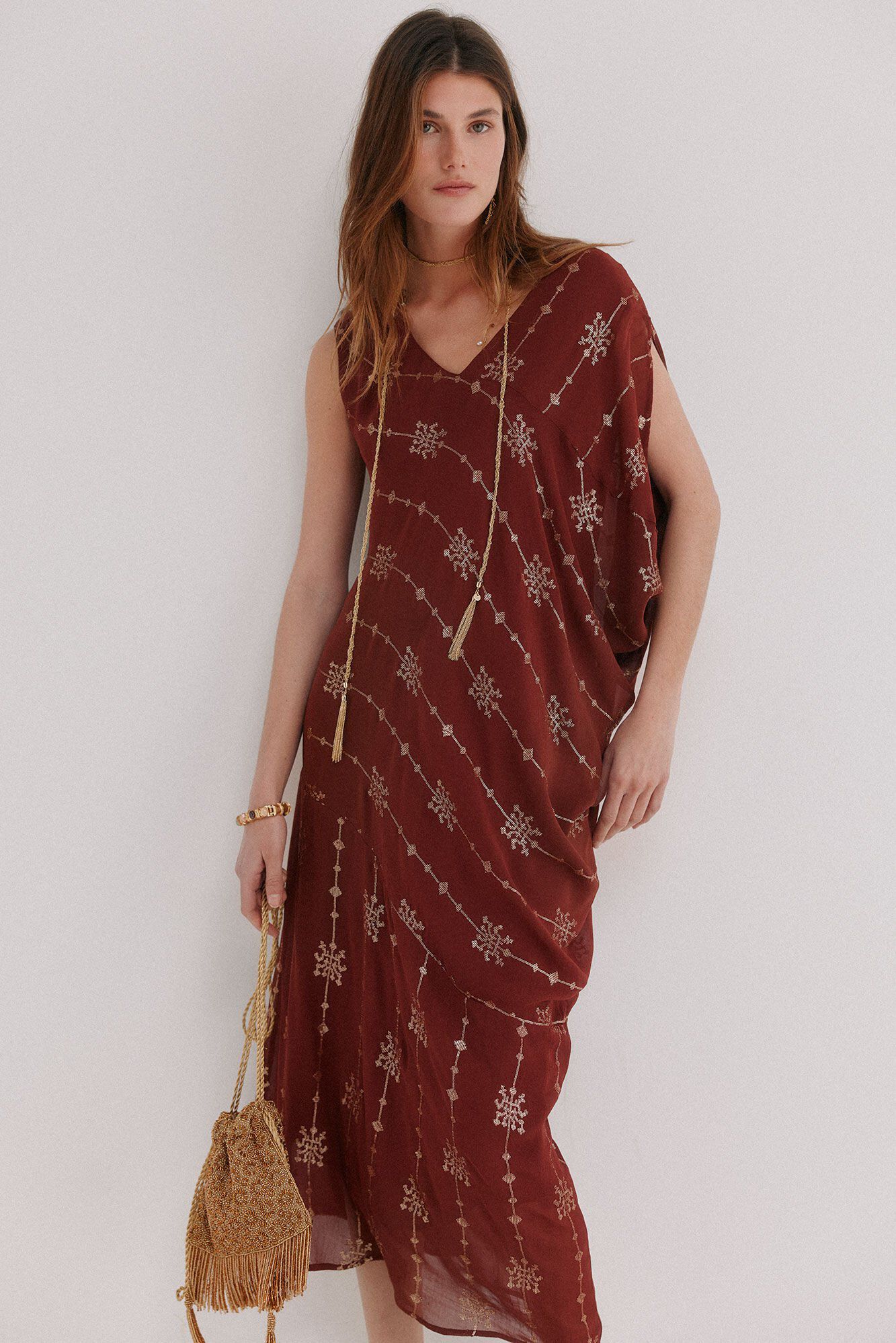 Hoss Intropia Atenea. Vestido largo asim&eacute;trico Granate