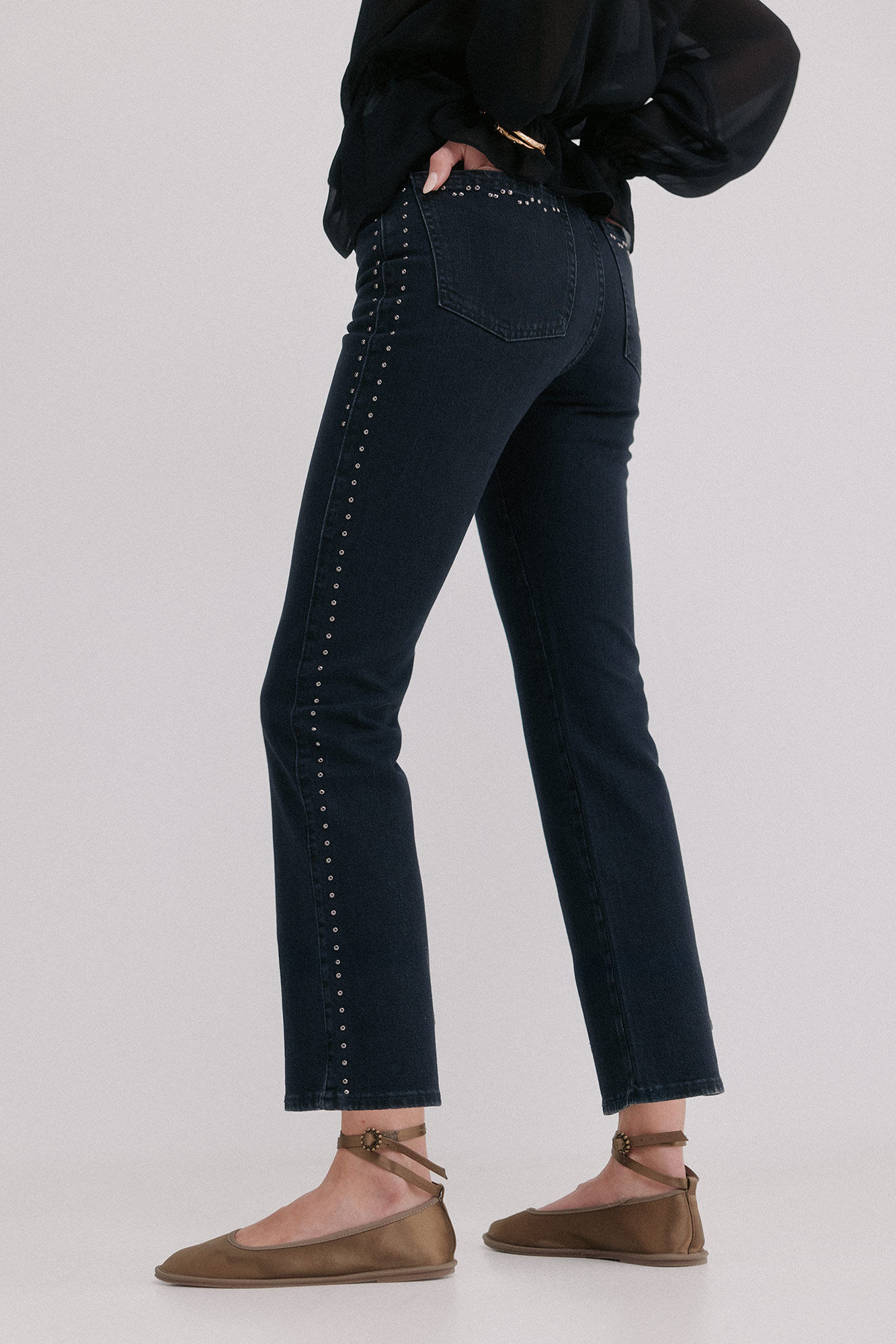 Hoss Intropia Basileia. Cal&ccedil;a jeans com tachas Preto