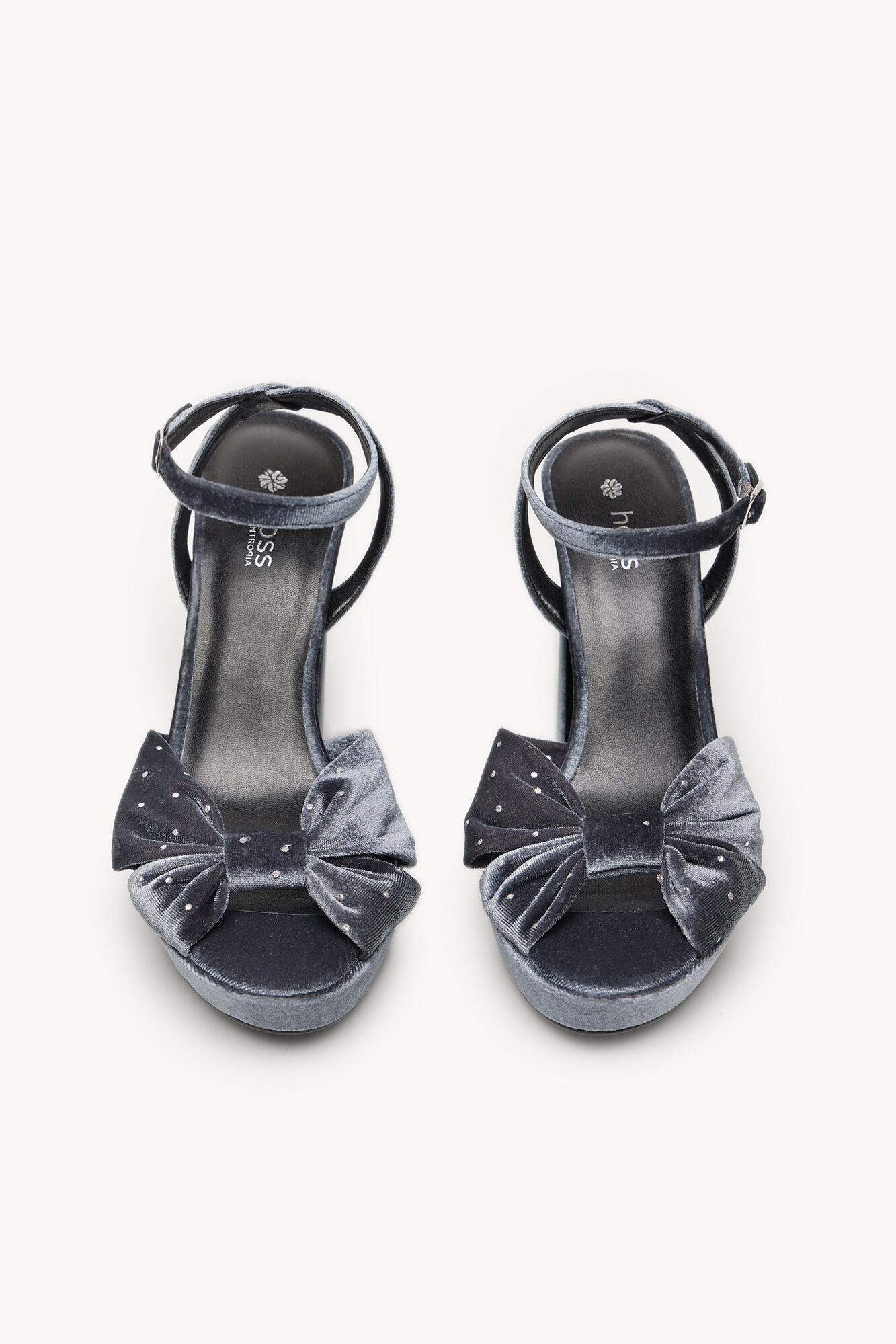 Hoss Intropia Maia. Sand&aacute;lia de salto de veludo