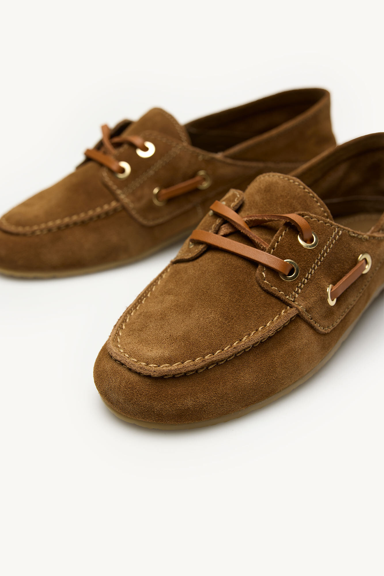 Hoss Intropia Marcela. N&aacute;uticos en serraje Marron