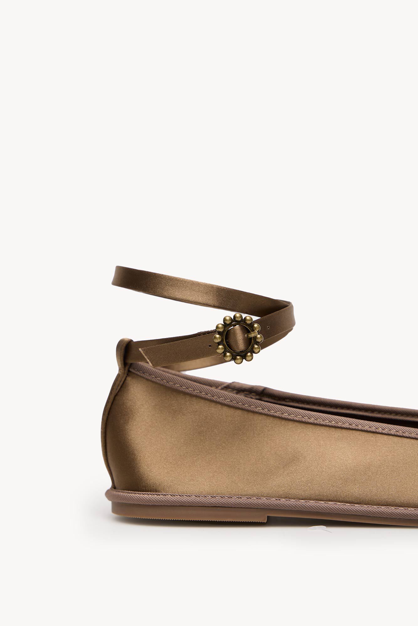 Hoss Intropia Maira. Venecianas de sat&eacute;n Kaki