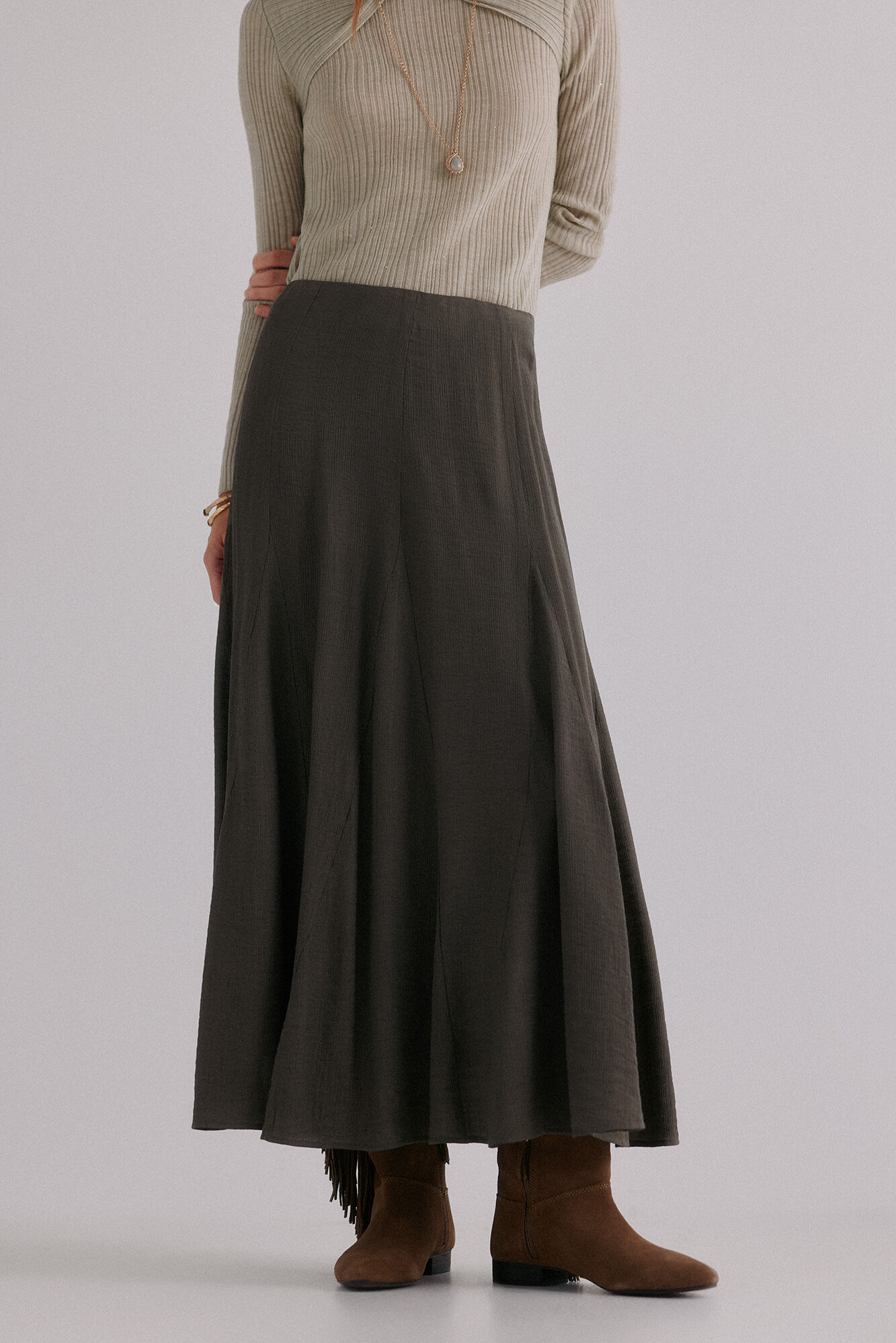 Hoss Intropia Rosario. Falda midi