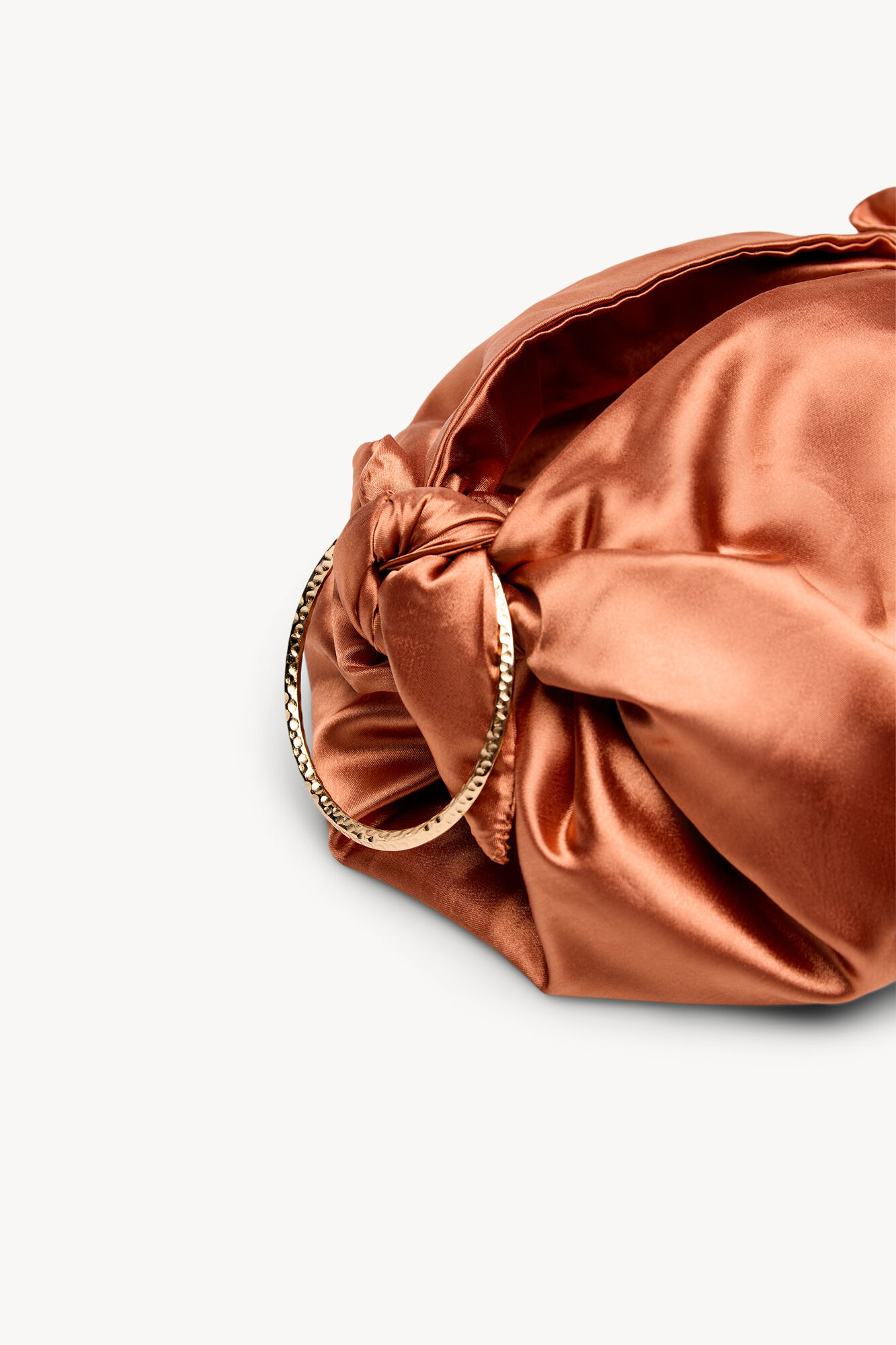 Hoss Intropia Nora. Bolso de sat&eacute;n Coral