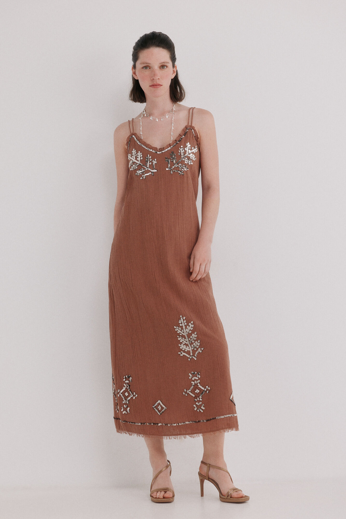 Hoss Intropia Aiora. Vestido midi flu&iacute;do Marfil