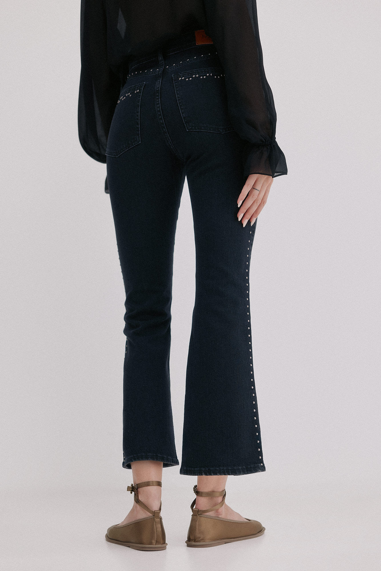 Hoss Intropia Basileia. Cal&ccedil;a jeans com tachas Preto