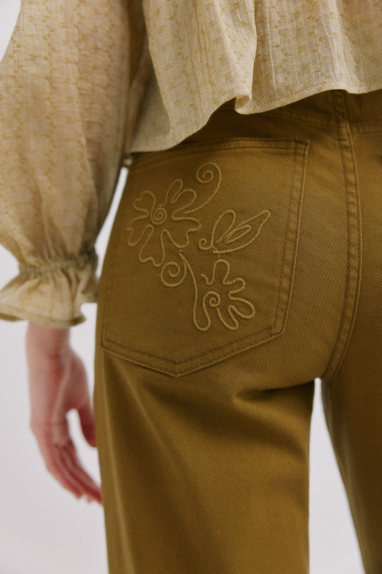 Hoss Intropia Berenice. Embroidered jeans Khaki