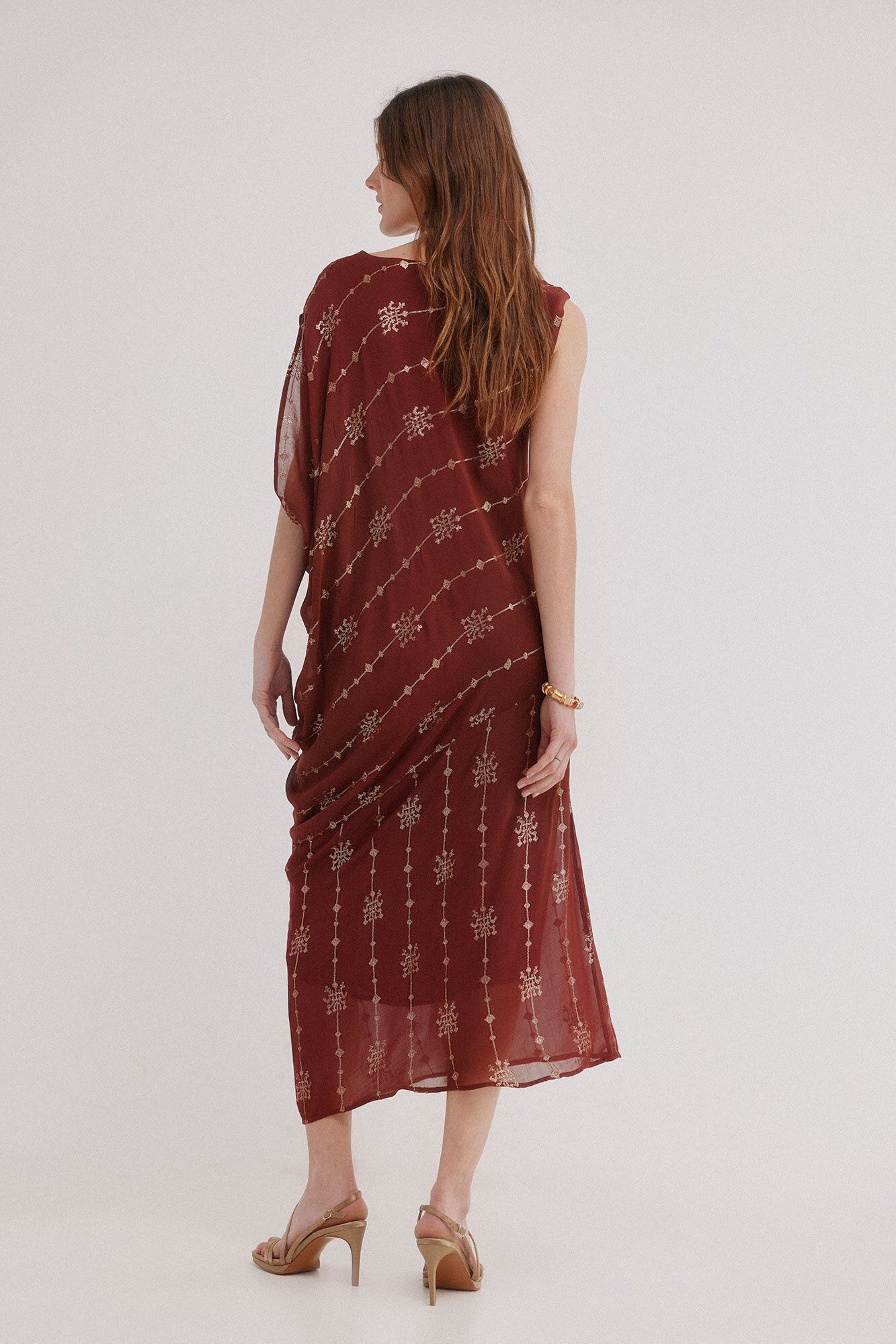 Hoss Intropia Atenea. Vestido largo asim&eacute;trico Granate