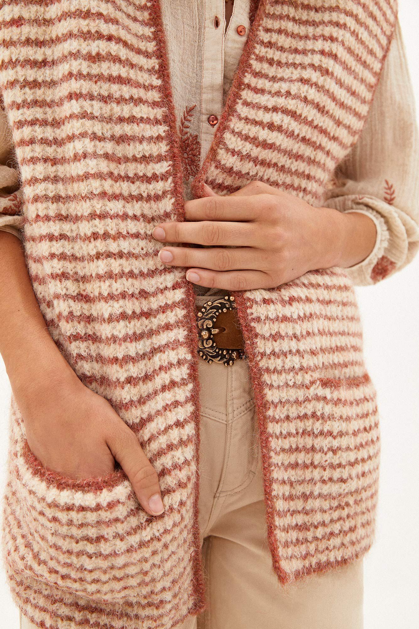 Hoss Intropia Carlota. Striped knit waistcoat Ivory