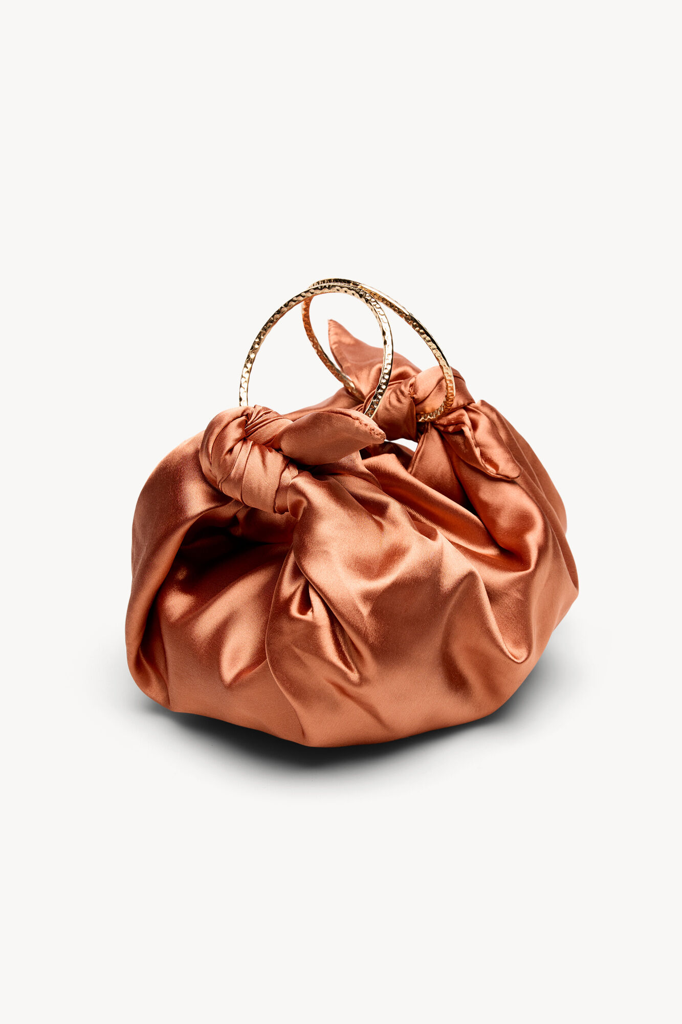 Hoss Intropia Nora. Bolso de sat&eacute;n