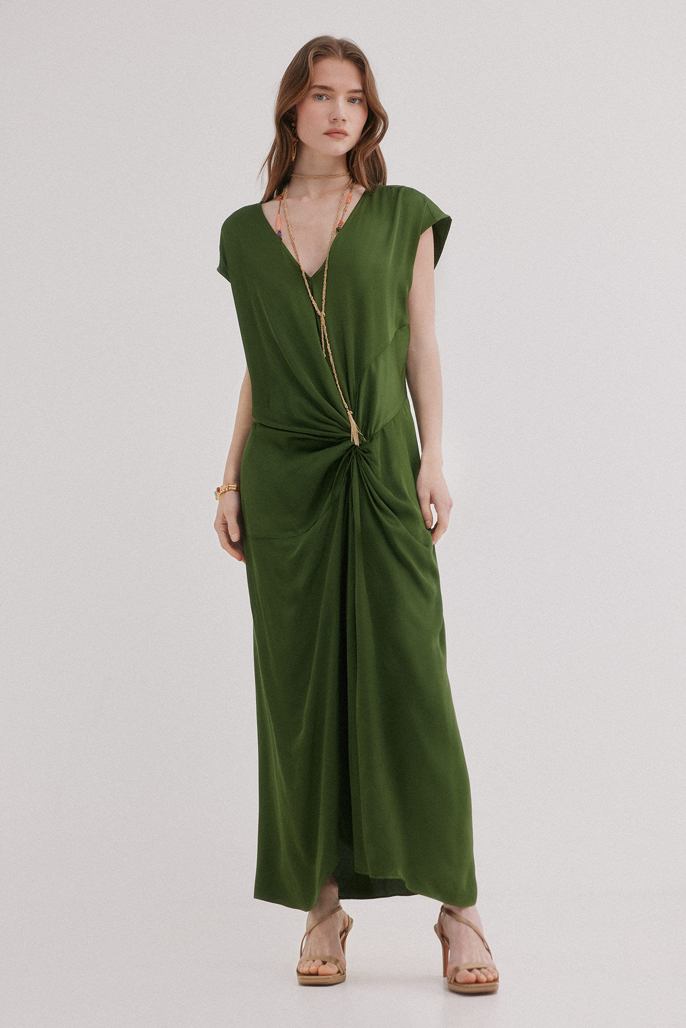Hoss Intropia Amelia. Vestido midi drapeado Kaki