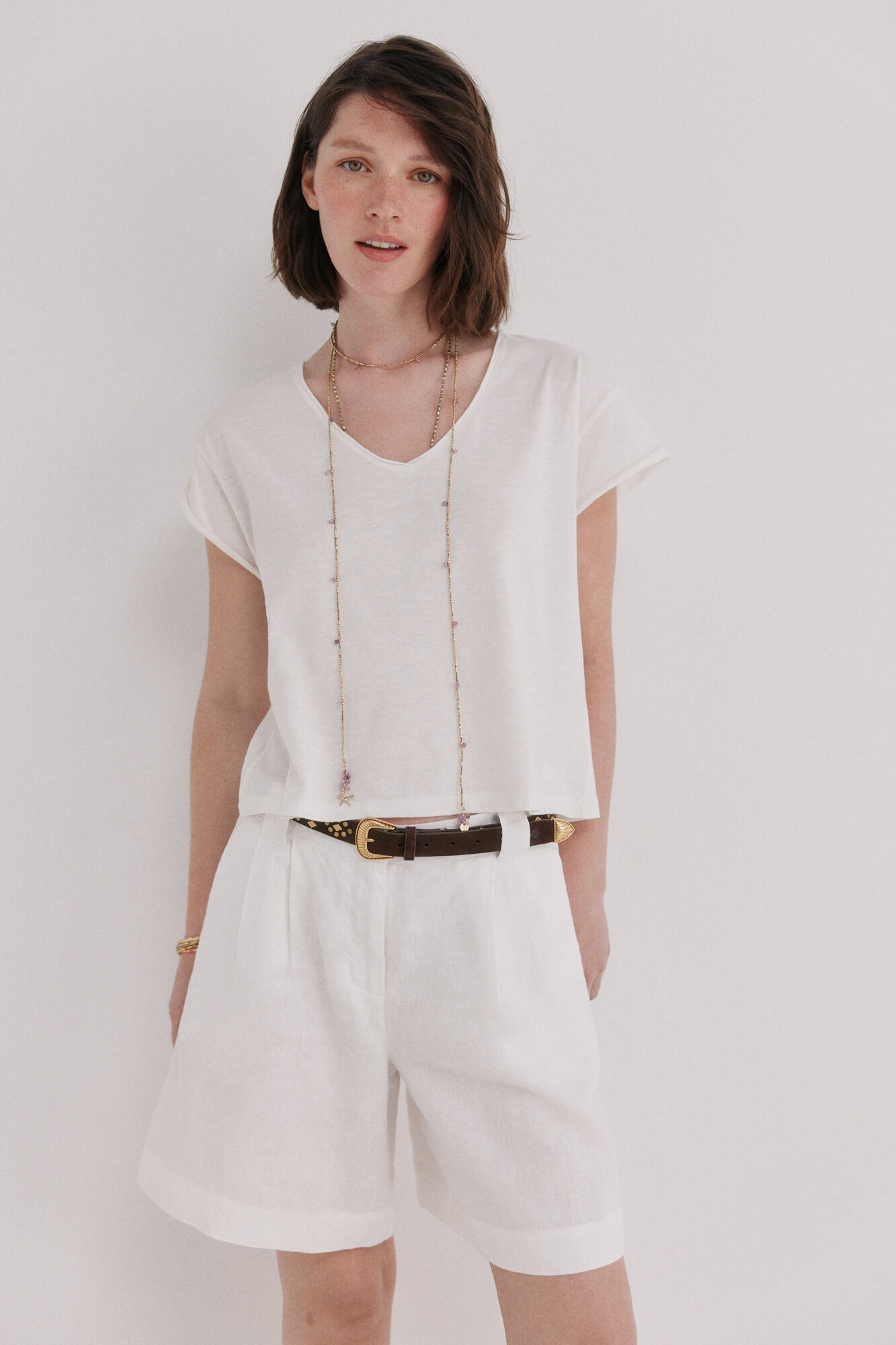 Hoss Intropia Monike. Camiseta maga corta escote pico Beige