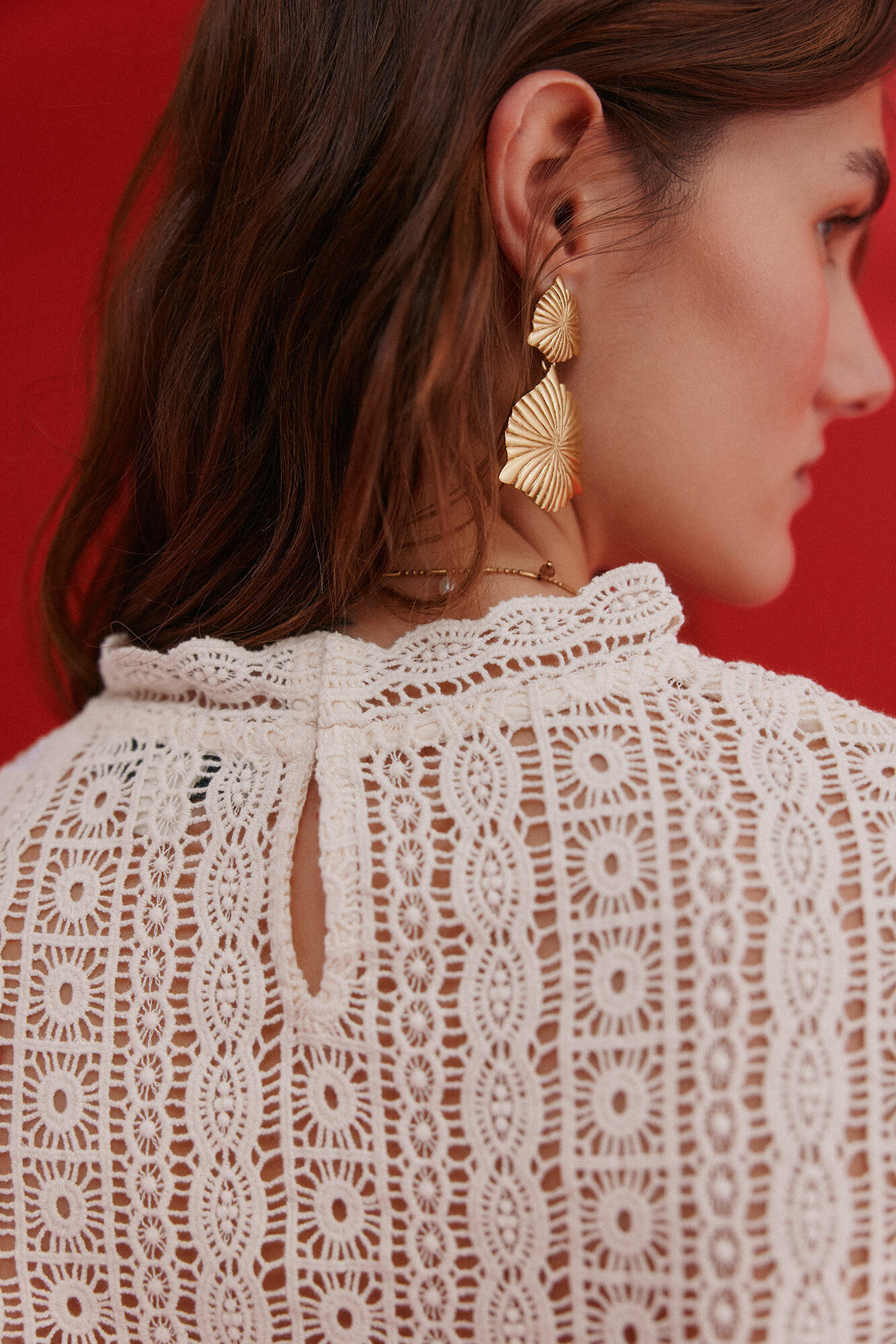 Hoss Intropia Camille. Blusa de guipur Marfil