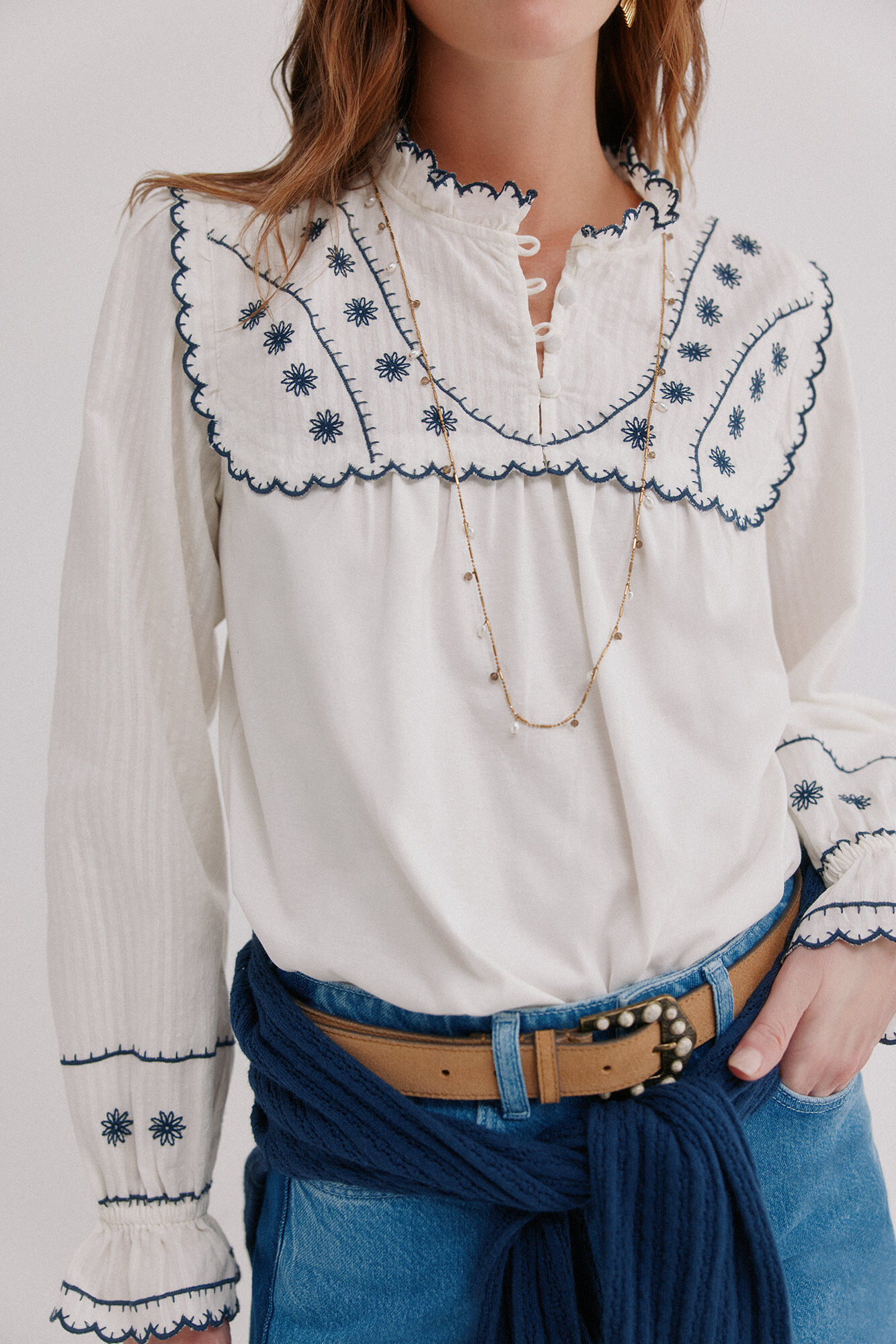Hoss Intropia Melisa. Camiseta bordada Marfil