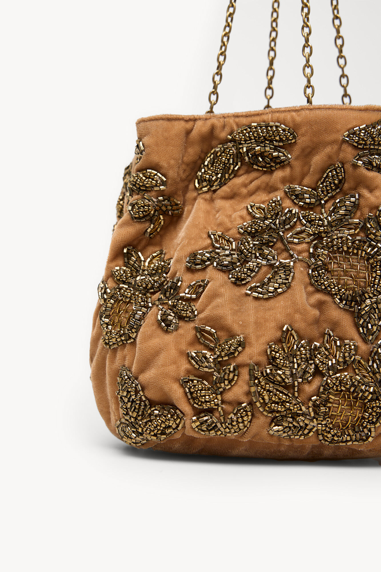 Hoss Intropia Nina. Bolso de terciopelo y abalorios