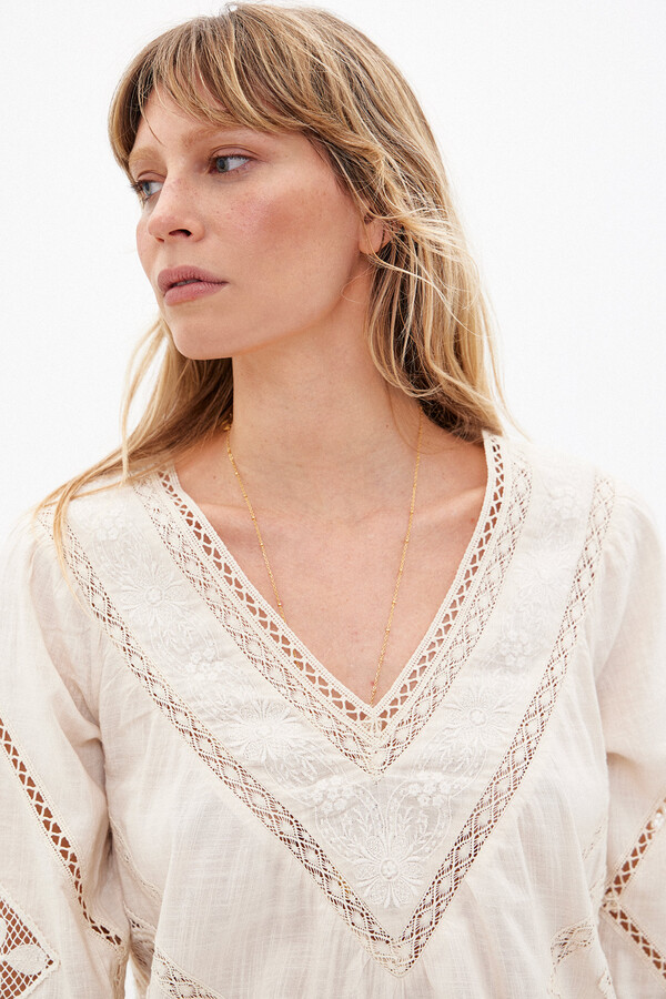 Hoss Intropia Elia. Embroidered lace blouse. White