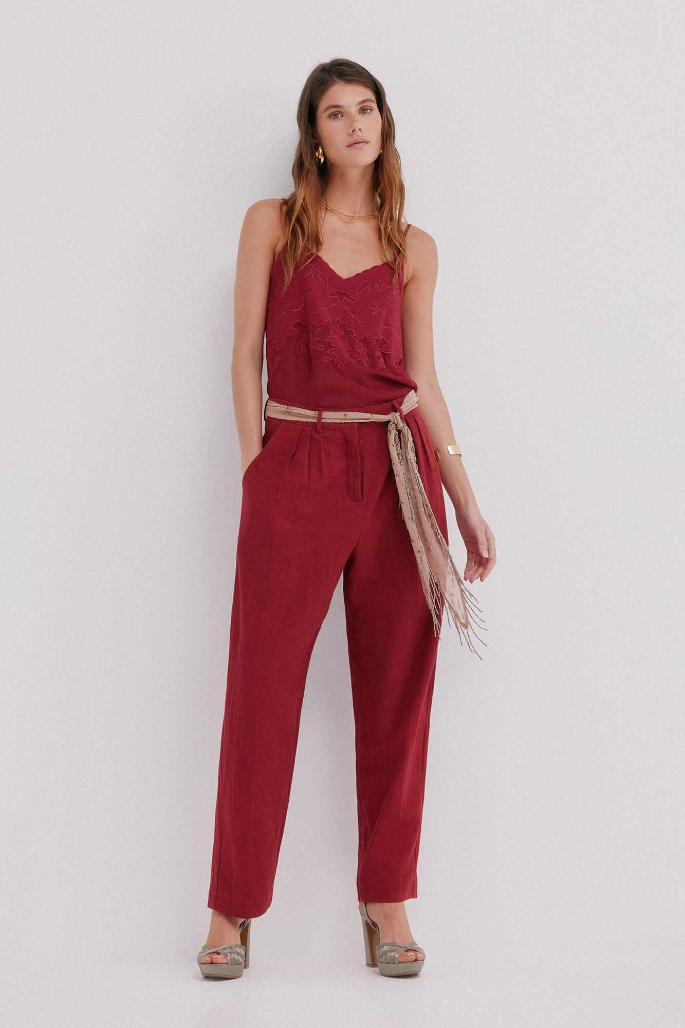 Hoss Intropia Filipa. Cal&ccedil;as plissadas