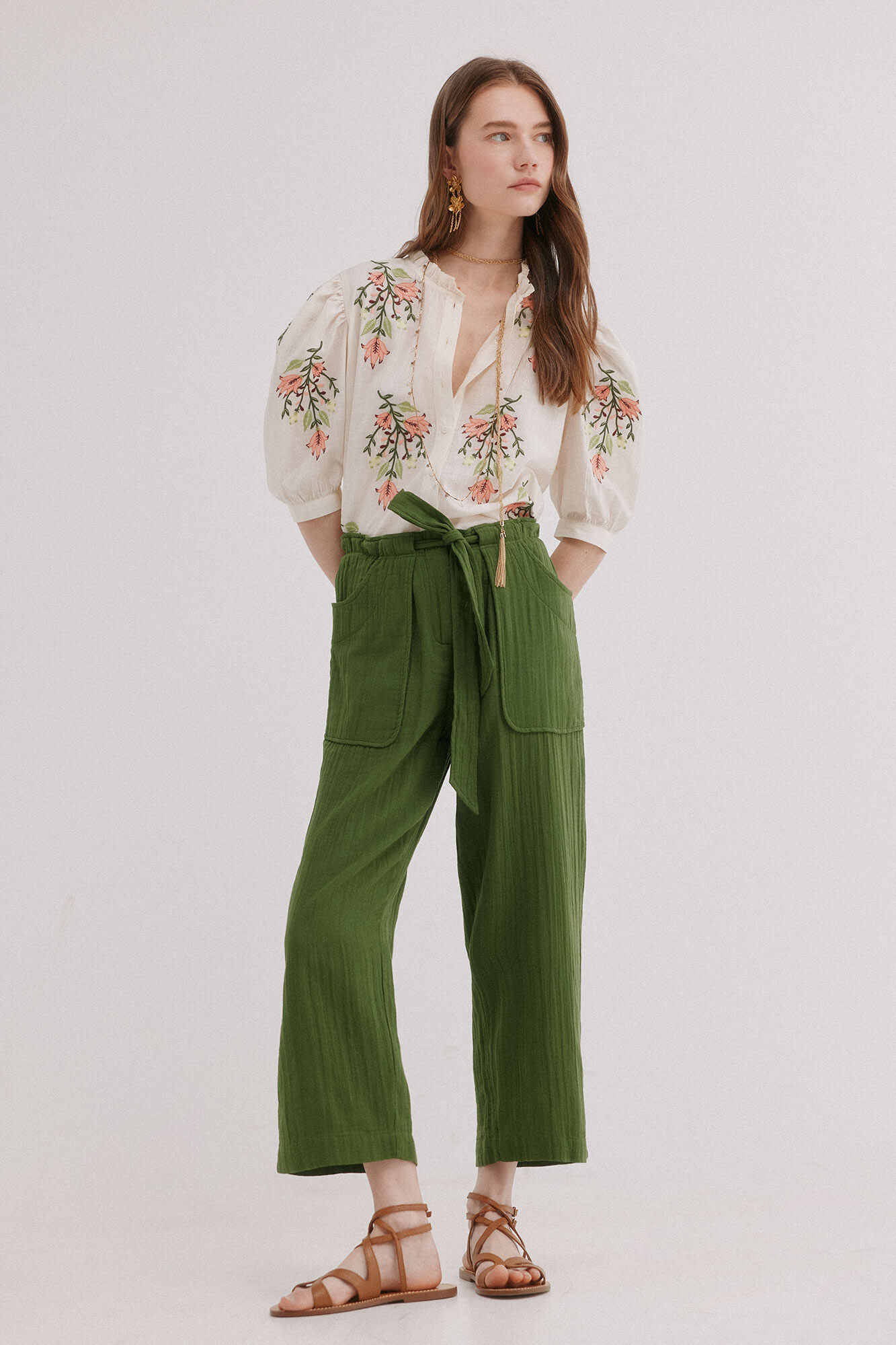 Hoss Intropia Pia. Pantal&oacute;n estilo cargo