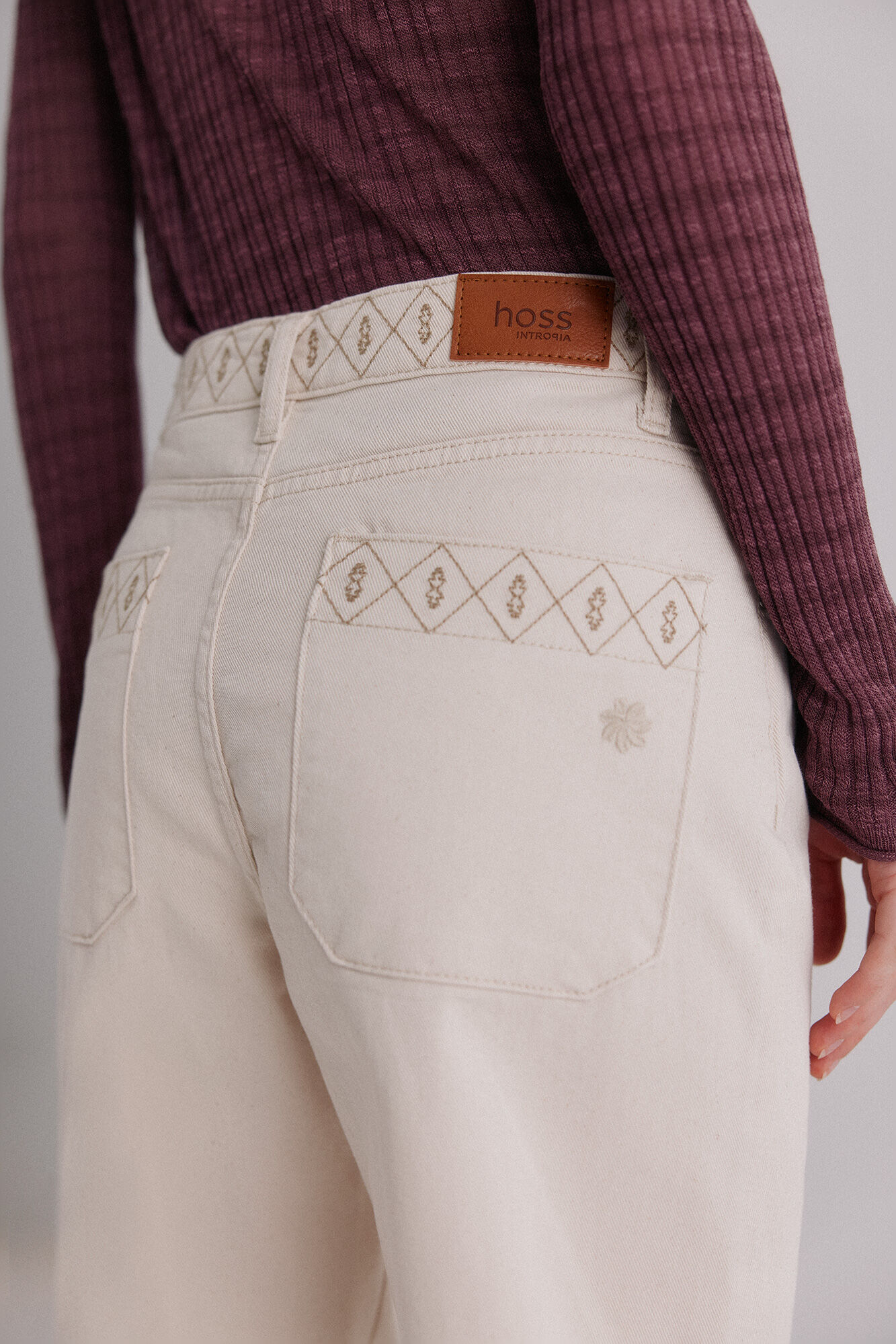 Hoss Intropia Bianca. Vaqueros bordados Marfil