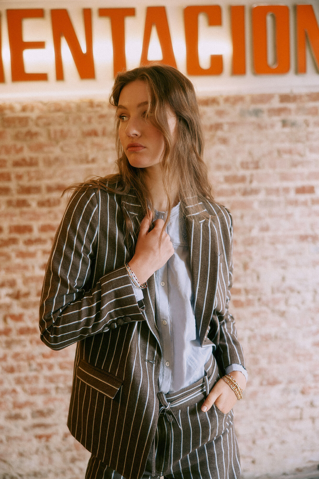 Hoss Intropia Elia. Blazer a rayas Marron oscuro