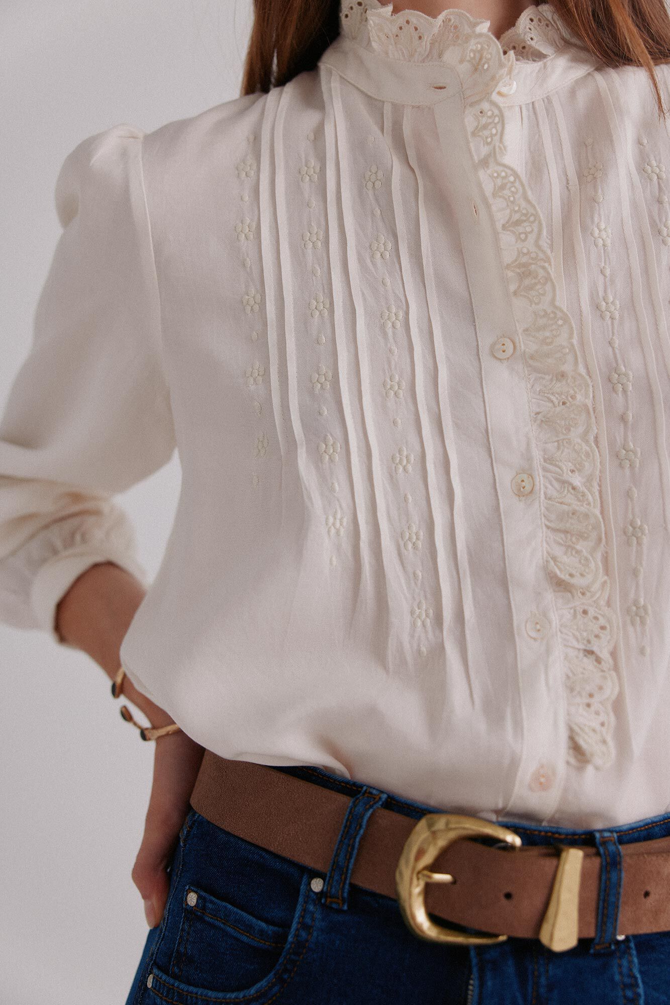 Hoss Intropia Colette. Embroidered blouse Ivory