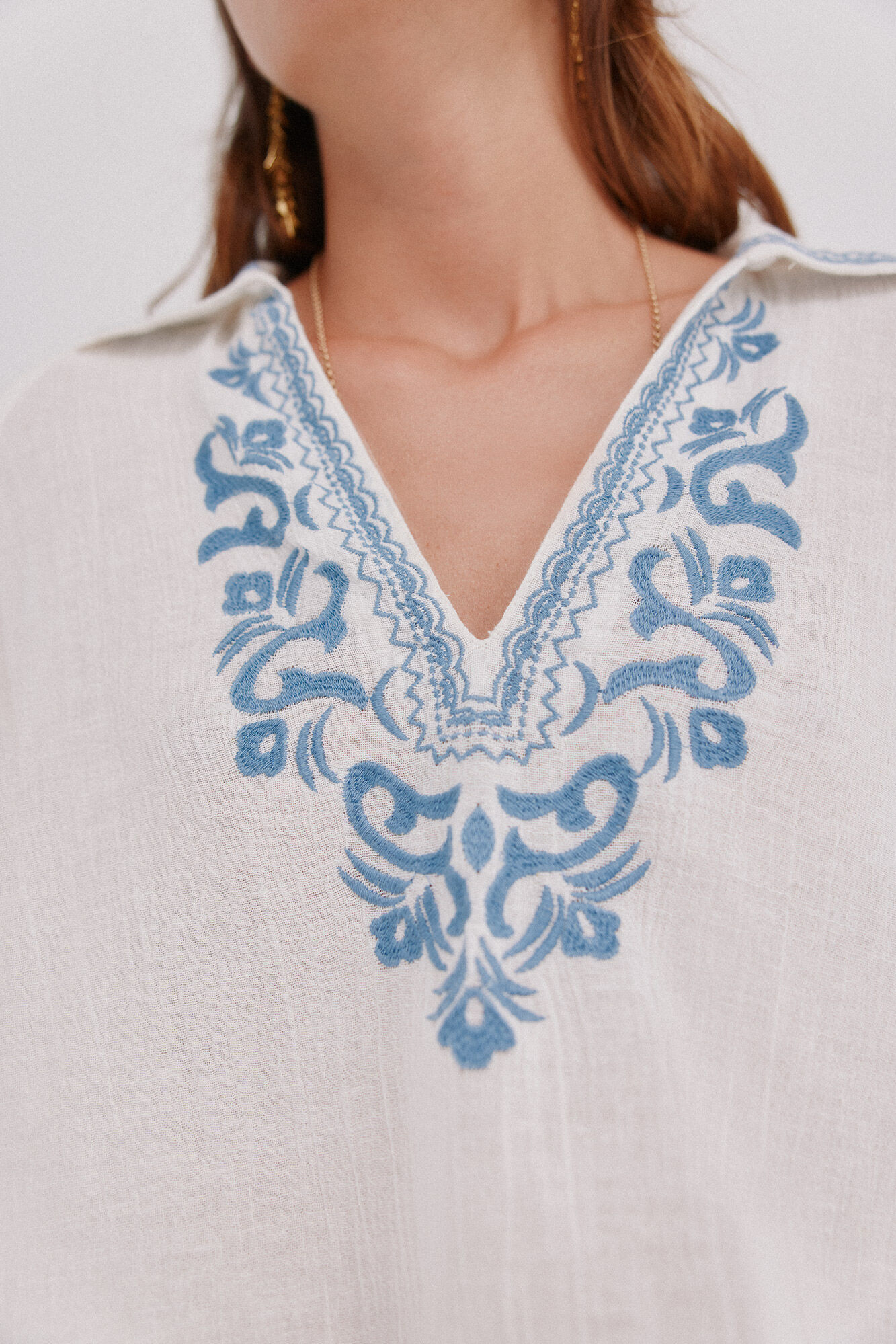 Hoss Intropia Carla. Embroidered blouse Ivory